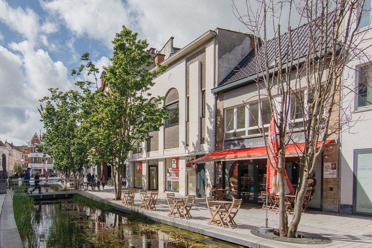 ZEER RUIM APPARTEMENT OP TOPLOCATIE foto 2