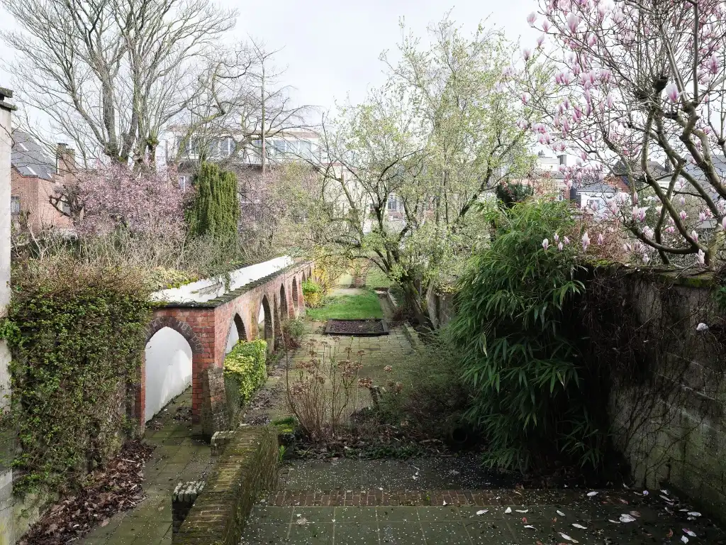 Uitzonderlijk aanbod aan het Miljoenenkwartier - Bijzonder karaktervolle, op te frissen, art-déco woning met fenomenale stadstuin nabij het Paul De Smet de Naeyerpark. foto 4