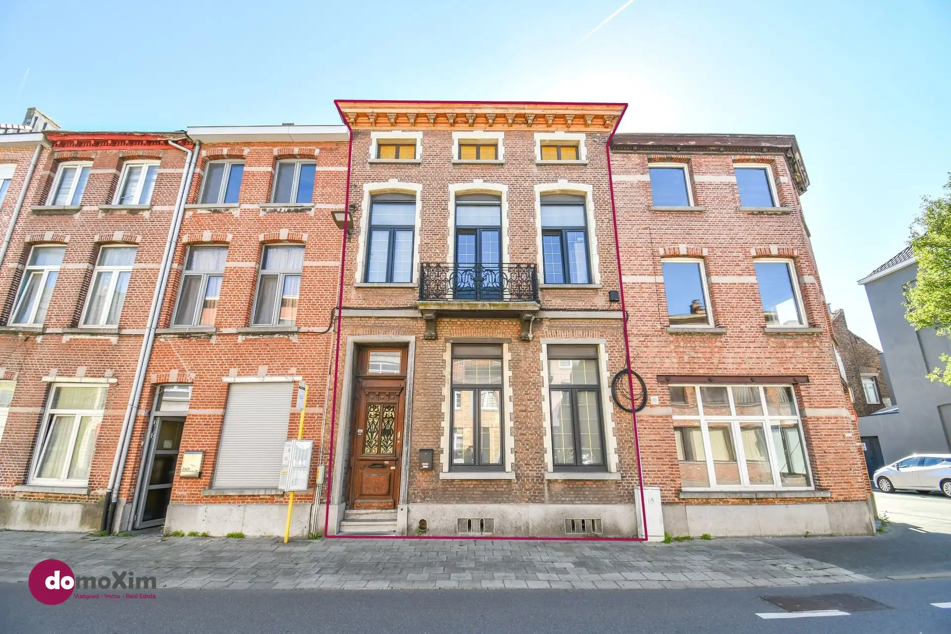 Karaktervolle herenwoning met vier slaapkamers en terras foto {{pictureIndex}}