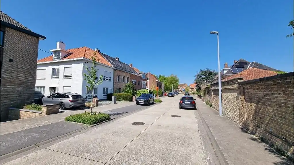 Gelijkvloers appartement met Terras en Garage te huur in Brugge foto 12