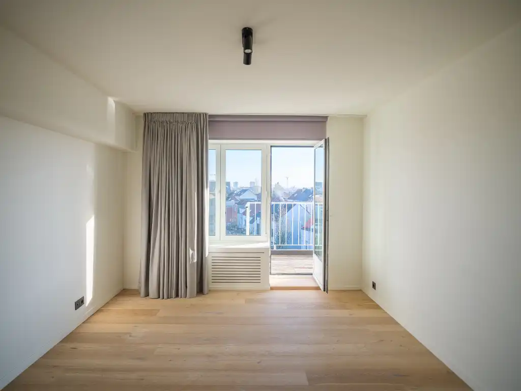 Ruim en lichtrijk 3 slpk appartement met terras nabij het station Gent-Sint-Pieters foto 11