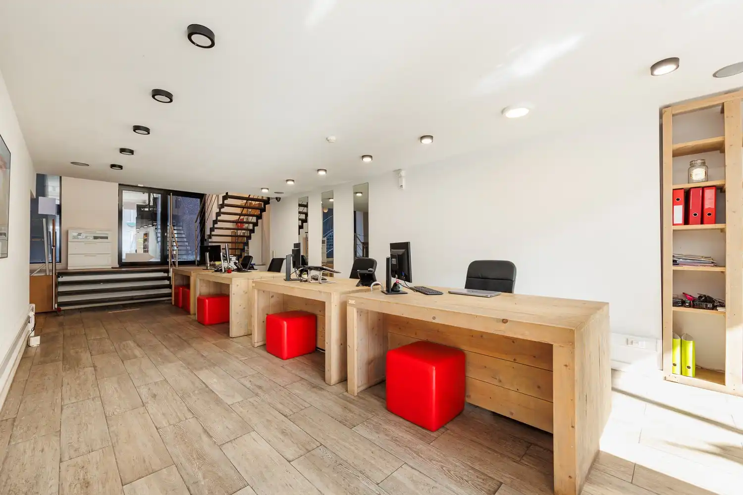 Zeer ruim handelspand van 341 m² in hartje Antwerpen! foto 3