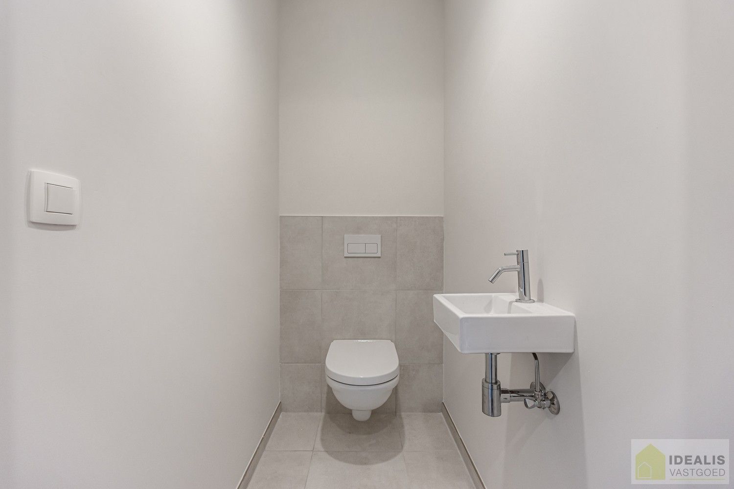 PRACHTIG INSTAPKLAAR NIEUWBOUWAPPARTEMENT MET AUTOSTAANPLAATS EN KELDERBERGING MIDDEN IN HARTJE LOMMEL, EEN AANGENAME LEEFRUIMTE MET OPEN KEUKEN EN AANSLUITEND AAN TERRAS, BERGRUIMTE, 2SLAAPKAMERS EN RUIME BADKAMER. foto 4