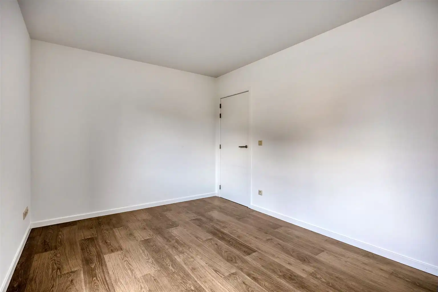 Instapklaar gelijkvloers appartement met 2 slaapkamers, ruime tuin en parkeergelegenheid op een rustige toplocatie in Opitter.  foto 16