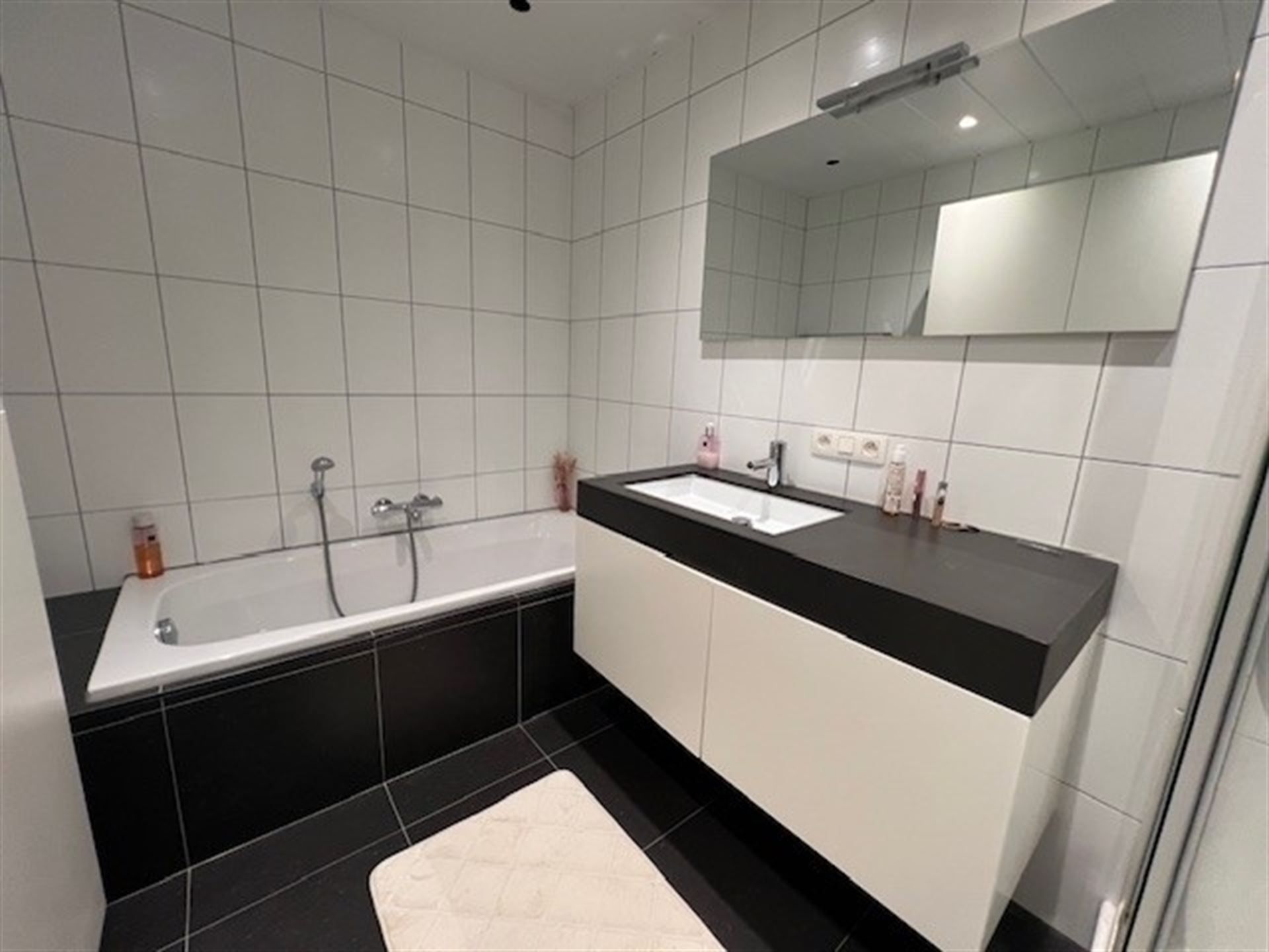 Zeer rustig gelegen hoekappartement met 2 slpks! foto 8