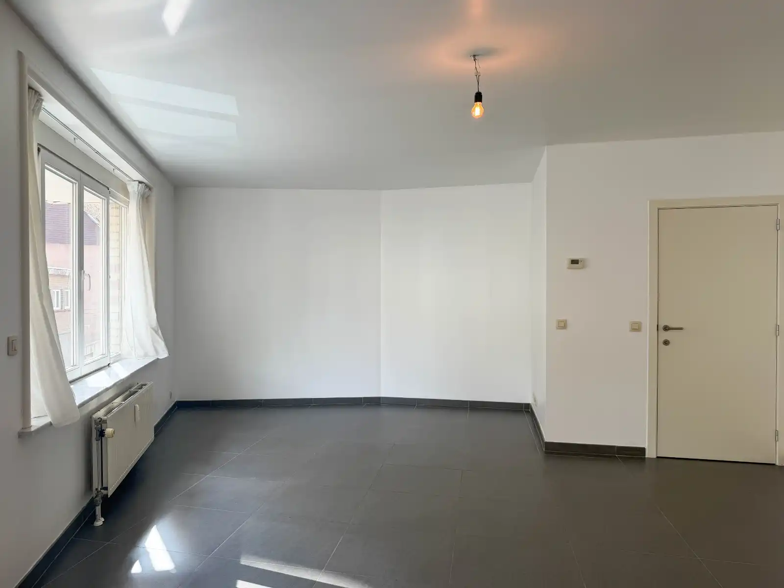 Studio + autostaanplaats te huur vlakbij Gent-Sint-Pietersstation foto 3