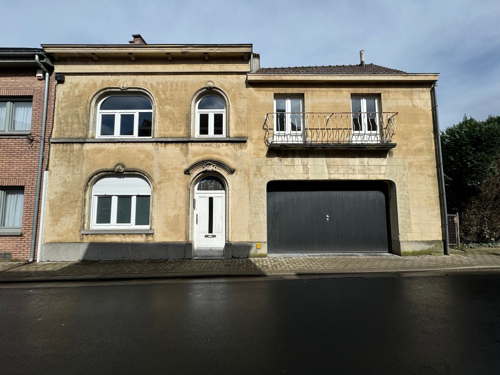 Eengezinswoning met 4 slaapkamers, garage en tuin foto 1