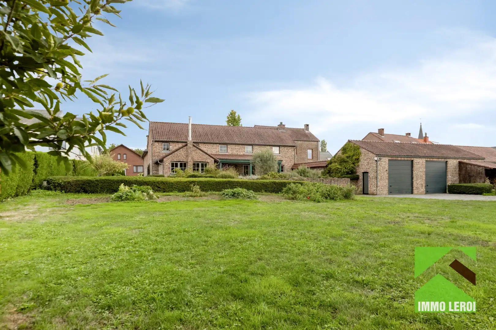 Karaktervolle villa op ruim perceel met prachtige tuin in Tongeren-Mal foto 2
