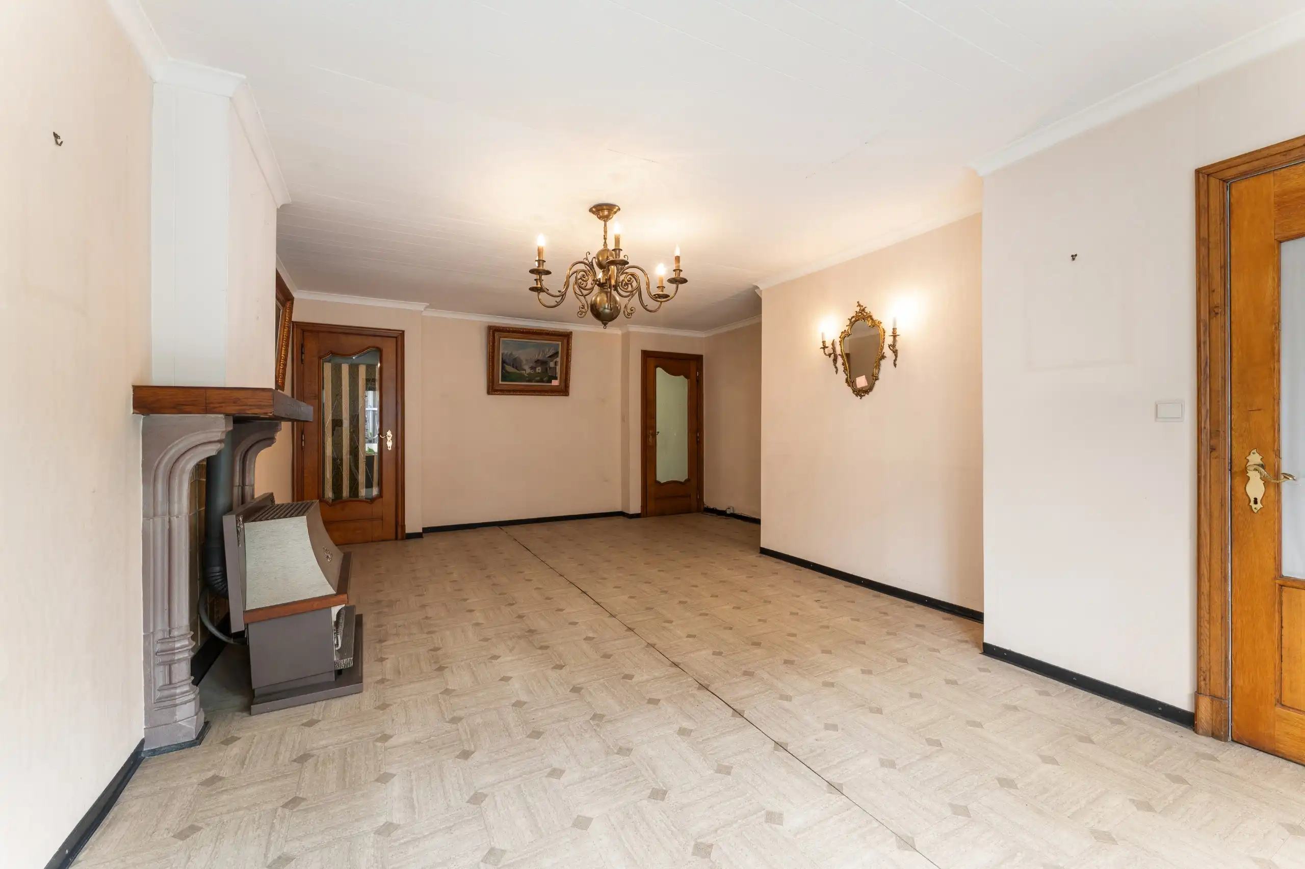 Ruime totaal te renoveren woning met potentieel in hartje Kortrijk foto 7