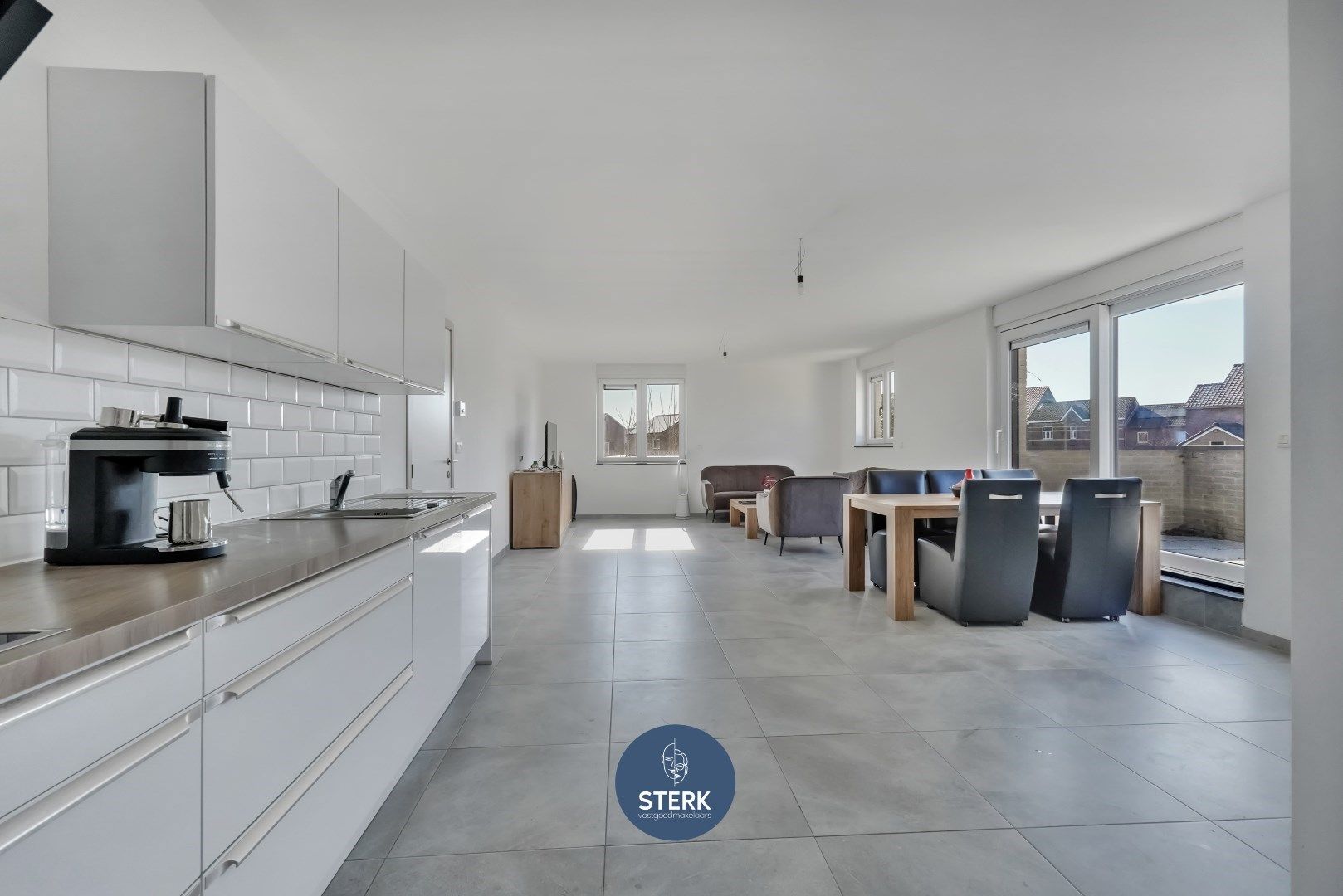 ENERGIEZUINIG DUPLEX-APPARTEMENT MET 4 SLPKS TE SMEERMAAS-LANAKEN !  foto 2