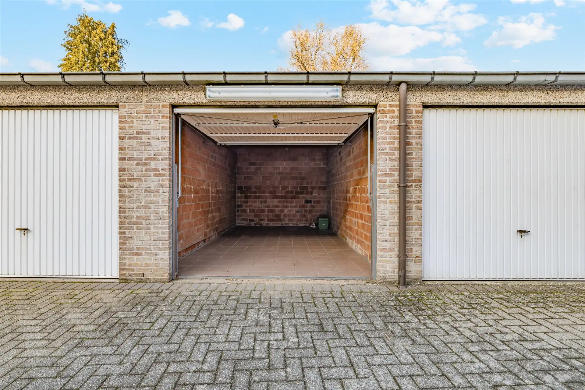 Ruim app met 2 slks, dubbel terras en garage foto 15