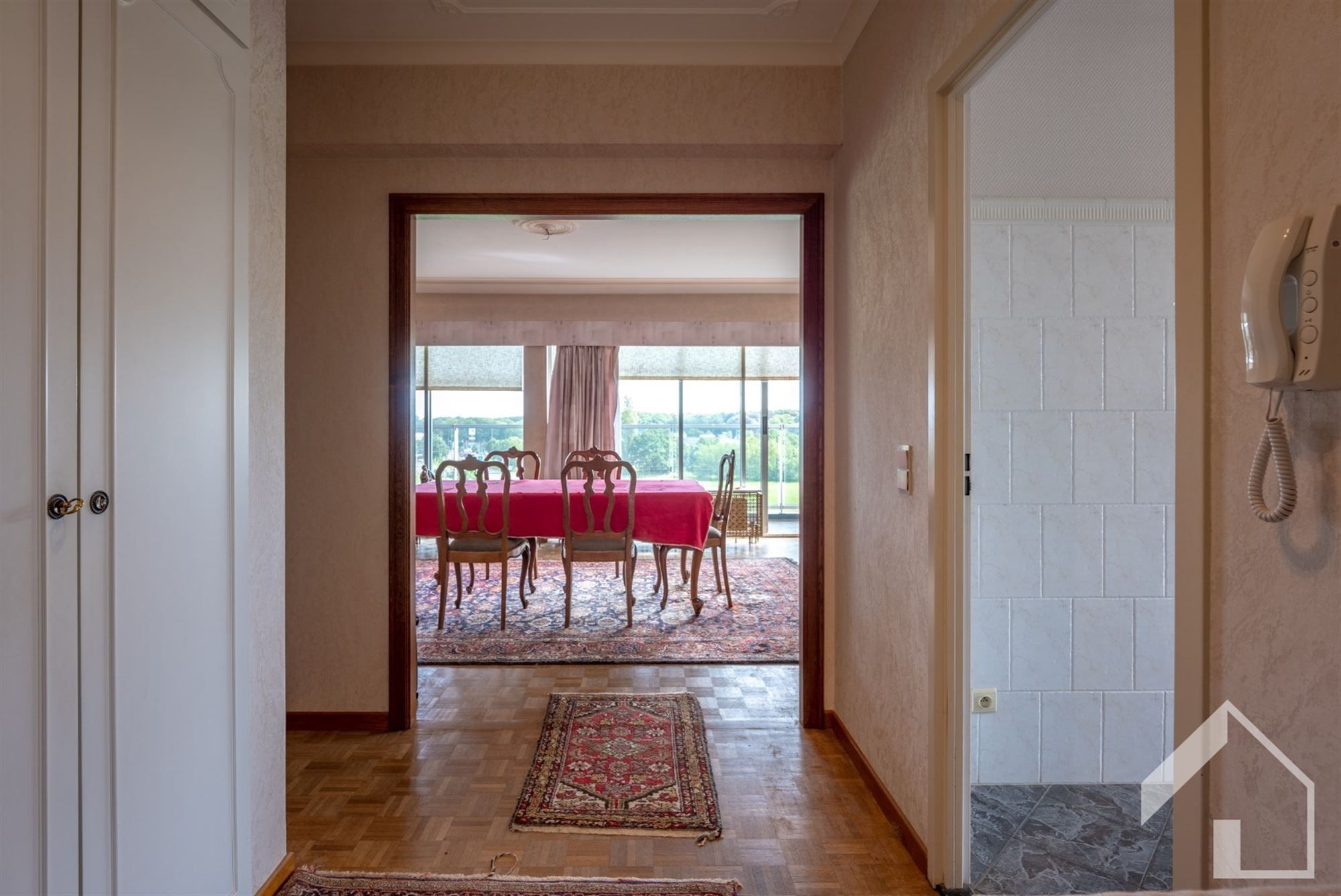 Ruim 2 slaapkamer appartement met prachtig zicht foto 2