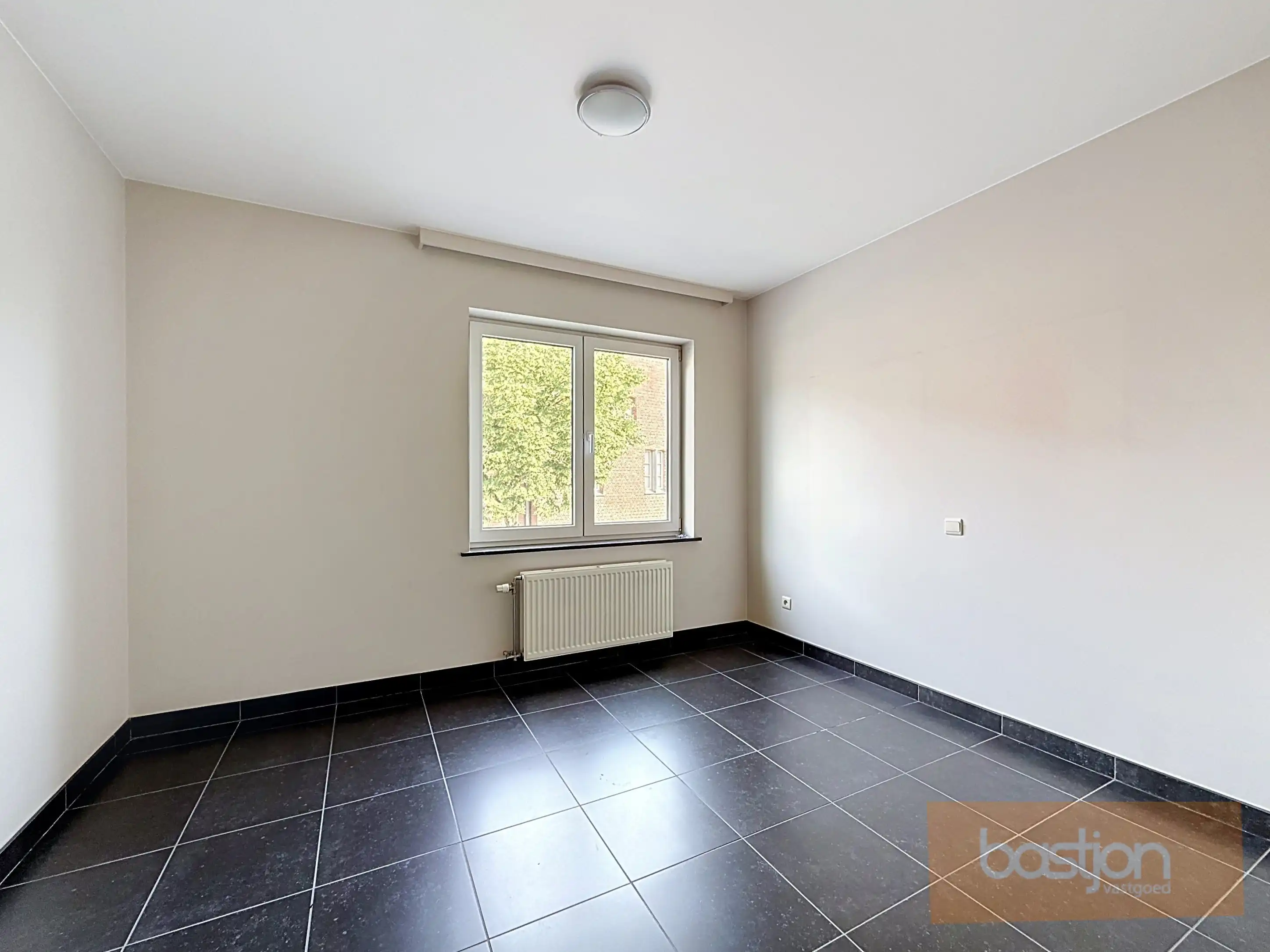 Lichtrijk appartement met terras en garage op Markeplaats foto 11