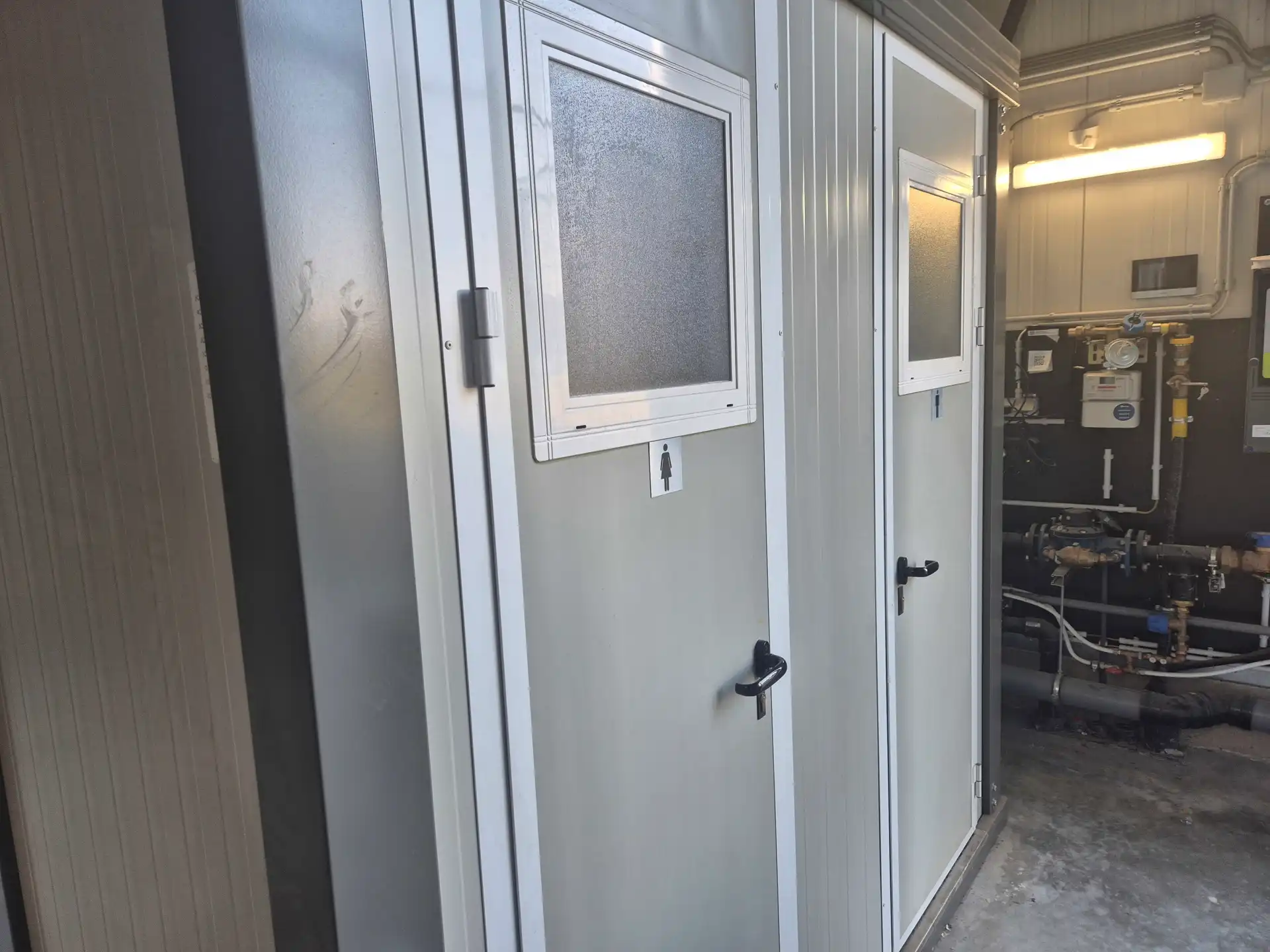 TE HUUR: bedrijfsgebouw van 916m² te Bilzen foto 4
