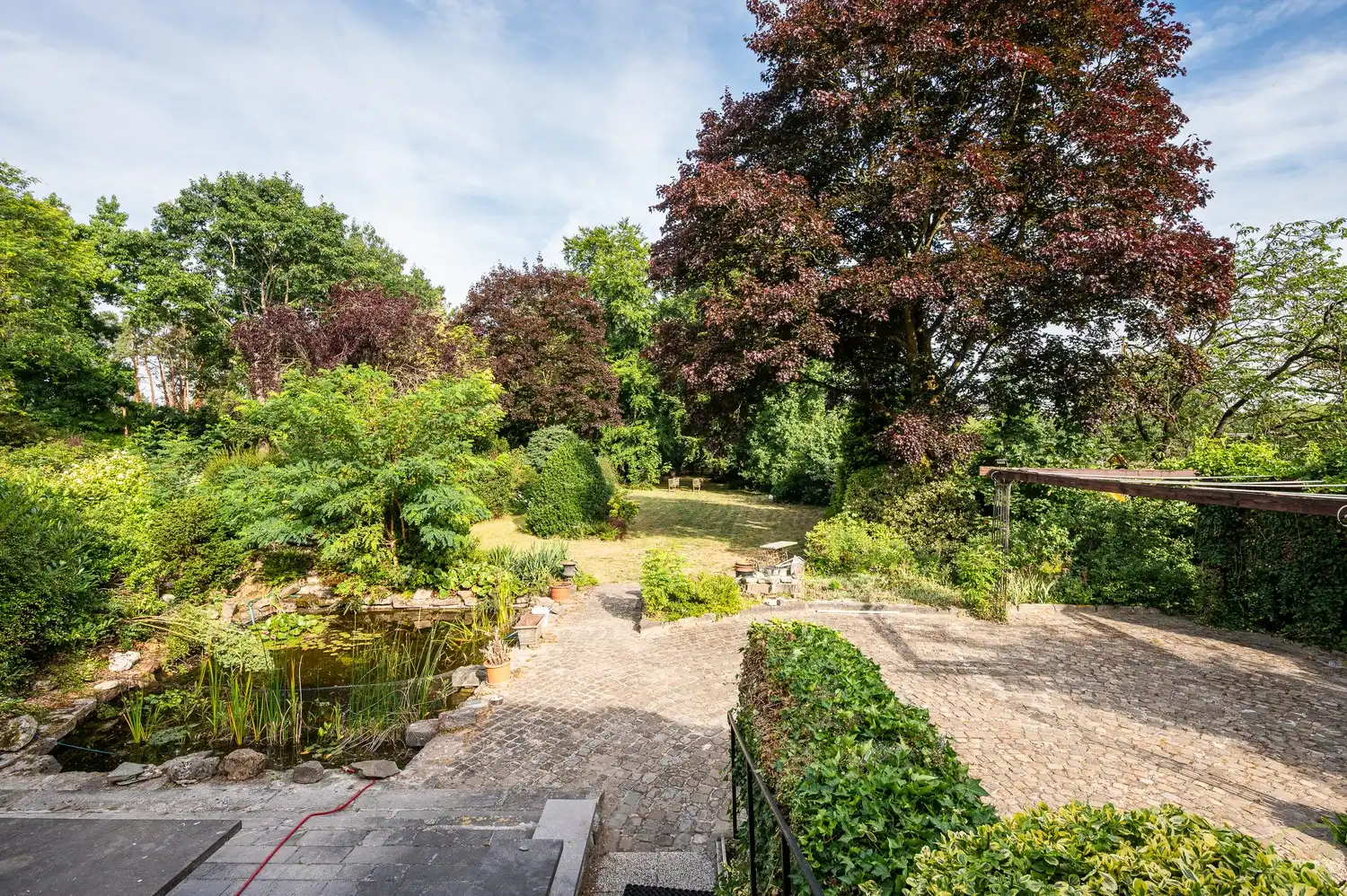 Vrijstaande villa op een uitzonderlijk groot perceel met bosgrond in Lembeke foto 24