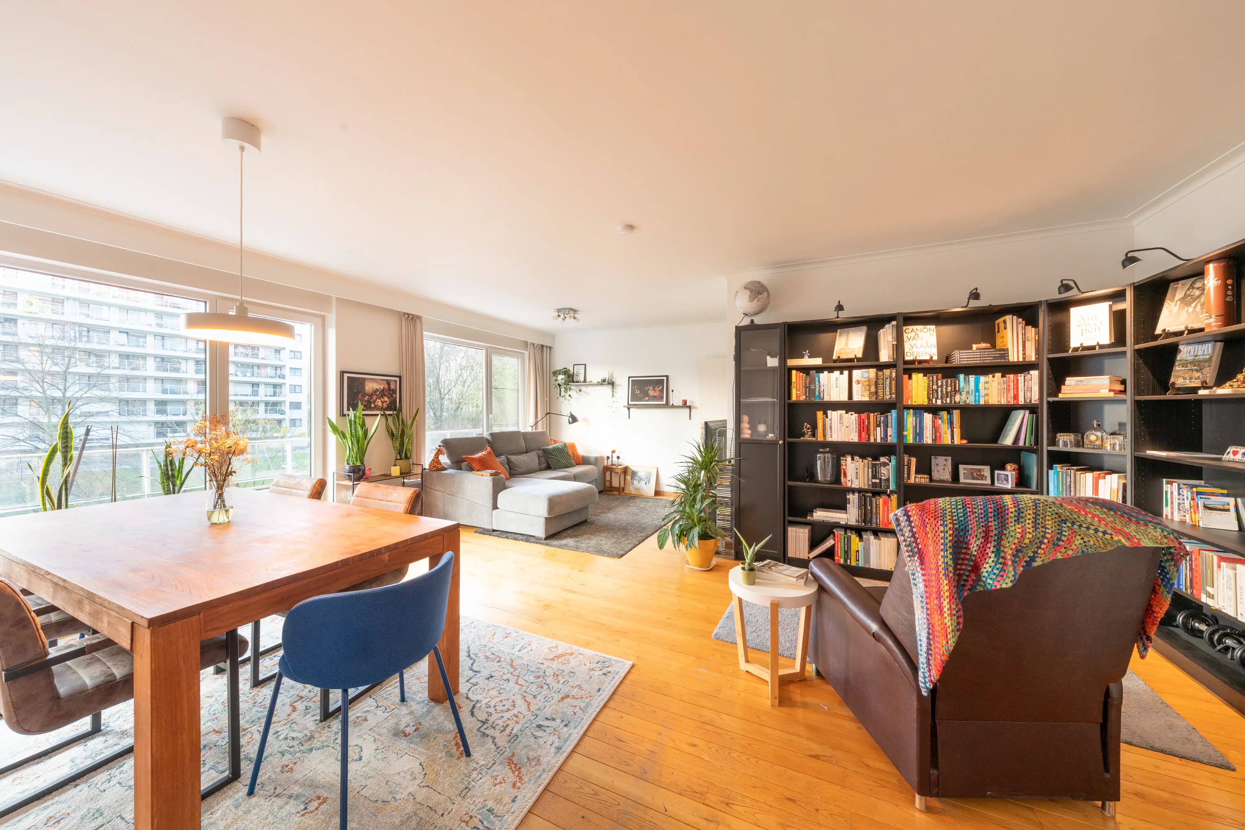 Instapklaar appartement met ruim terras in Berchem foto 3