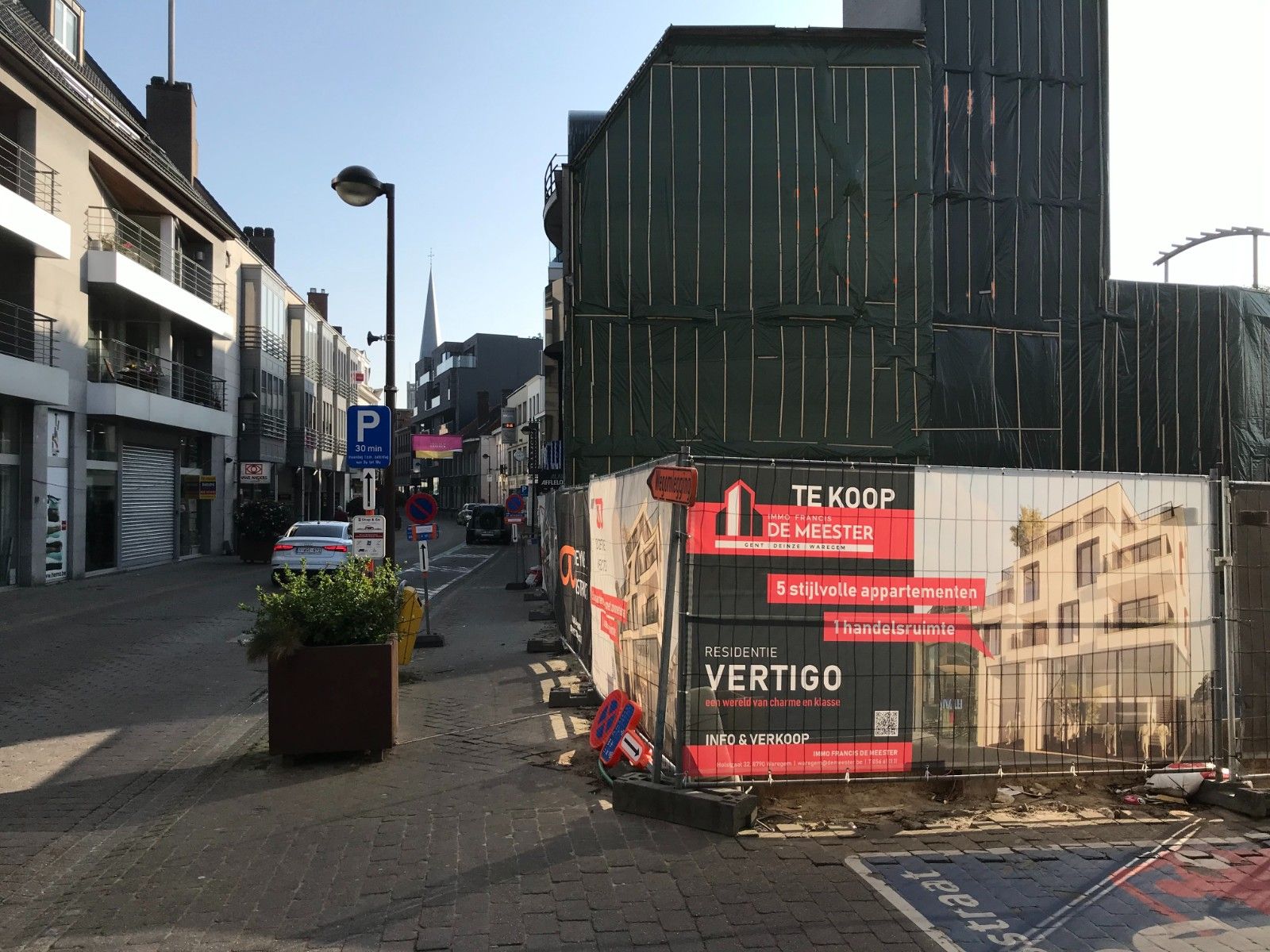 Centraal gelegen gloednieuwe handelsruimte in commercieel hart Waregem foto 2