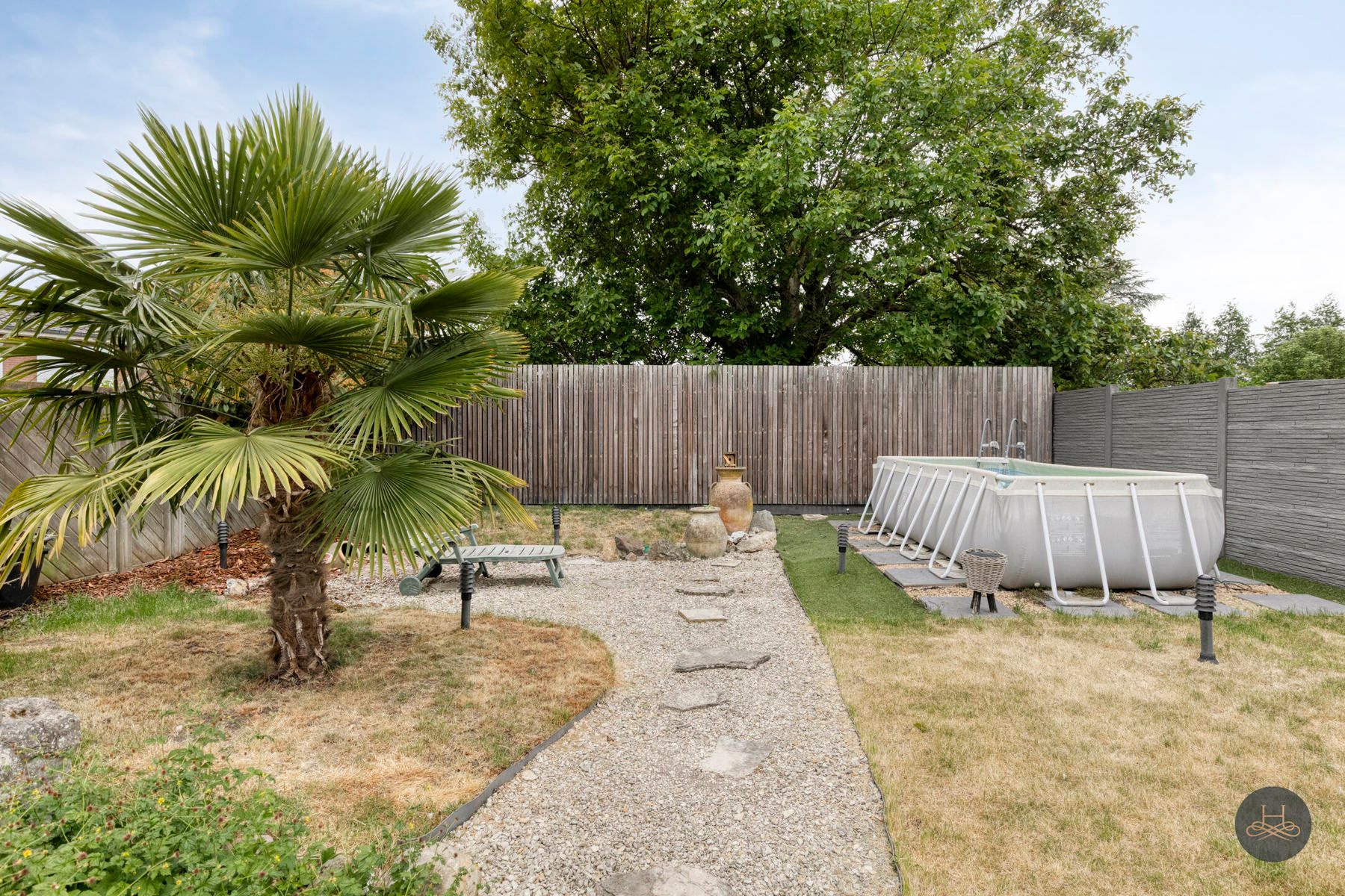 Gerenoveerde, unieke grote woning met ingerichte tuin foto 28