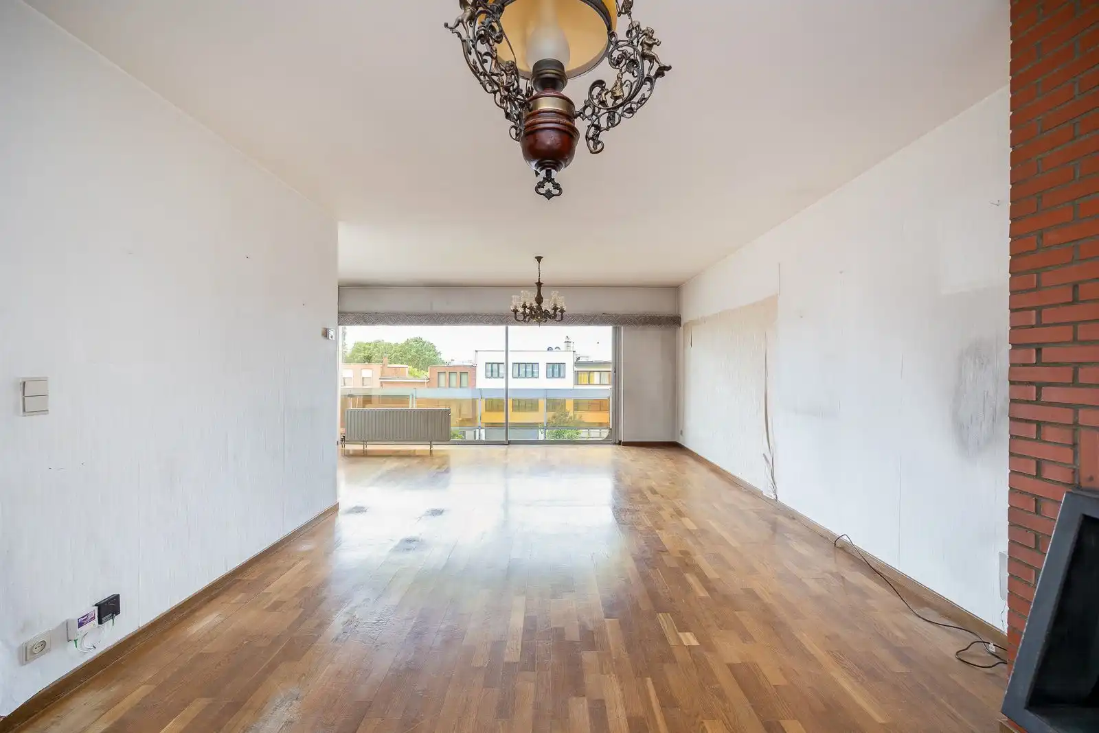 Ruim 3-slaapkamerappartement met renovatiepotentieel! foto 3