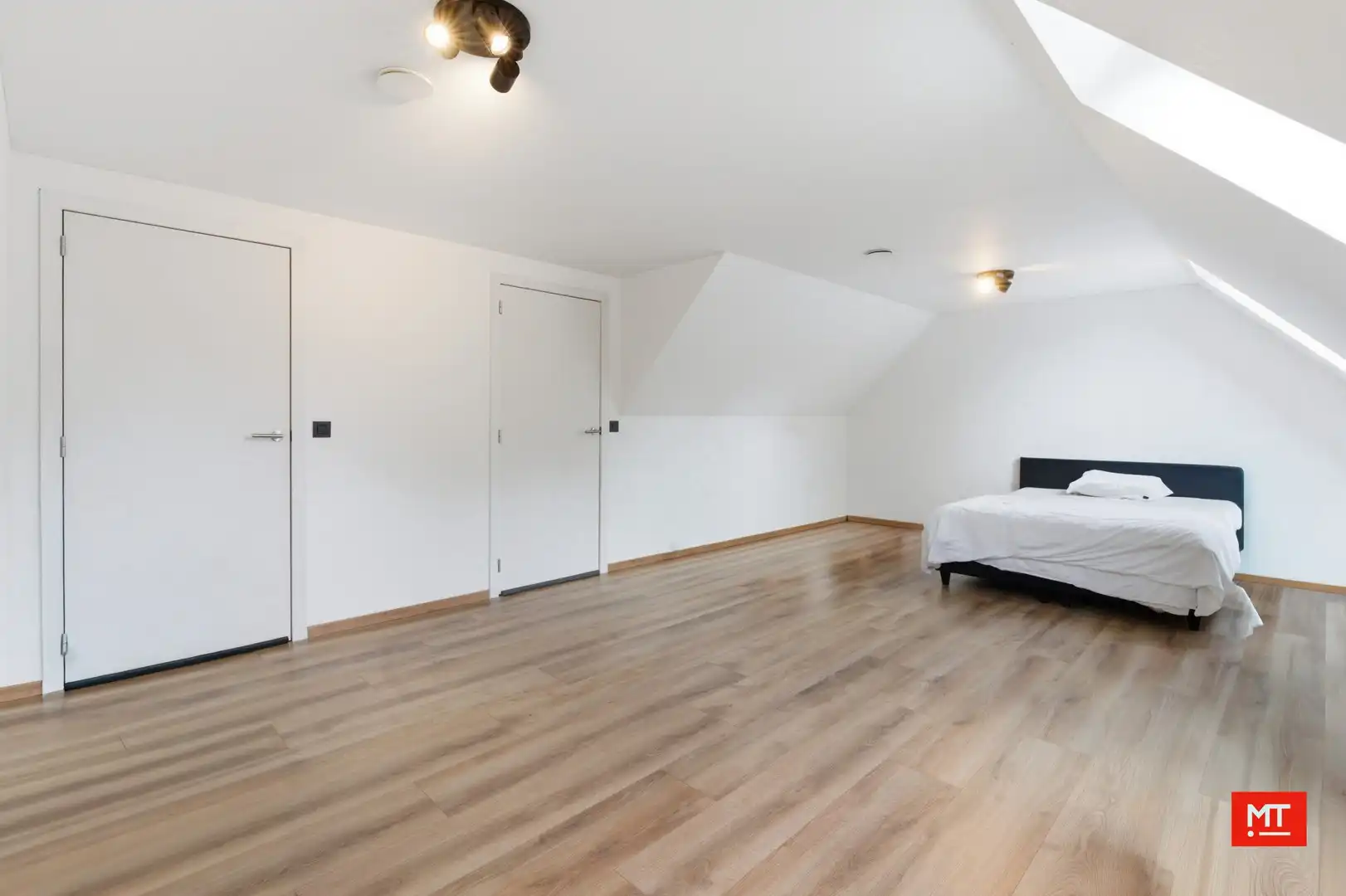 Instapklare alleenstaande woning op een rustige locatie in de dorpskern van Beselare foto 16