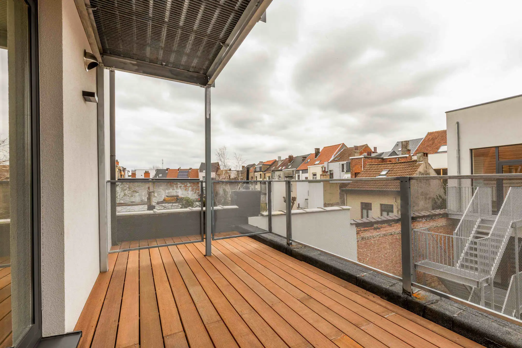 Modern 1-slaapkamerappartement met zuidgericht terras foto 7