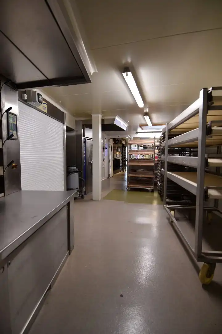 Succesvolle bakkerij met bovenliggende woonst te koop in Heule foto 9