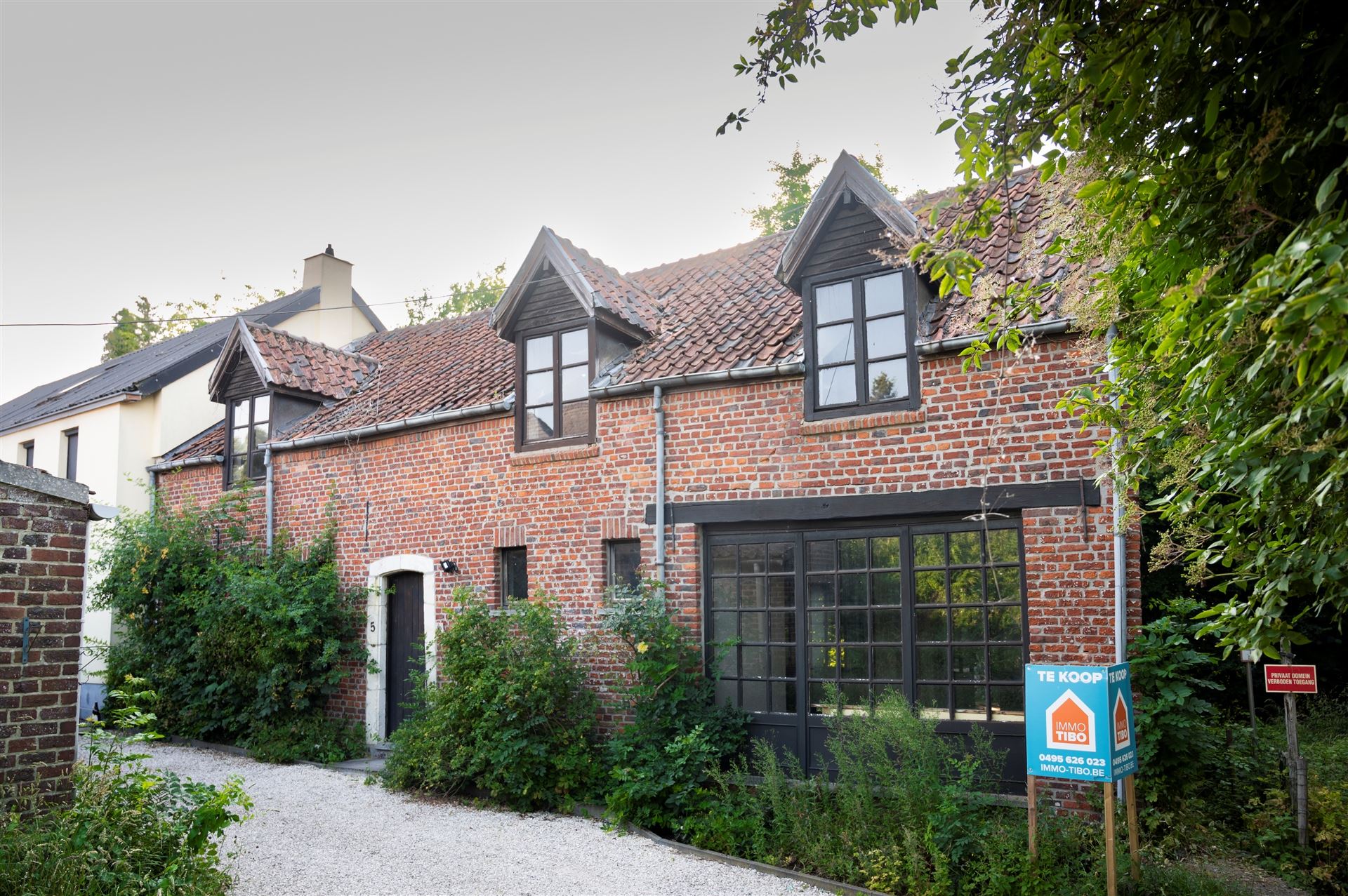 Hoofdfoto van de publicatie: volledig te renoveren woning