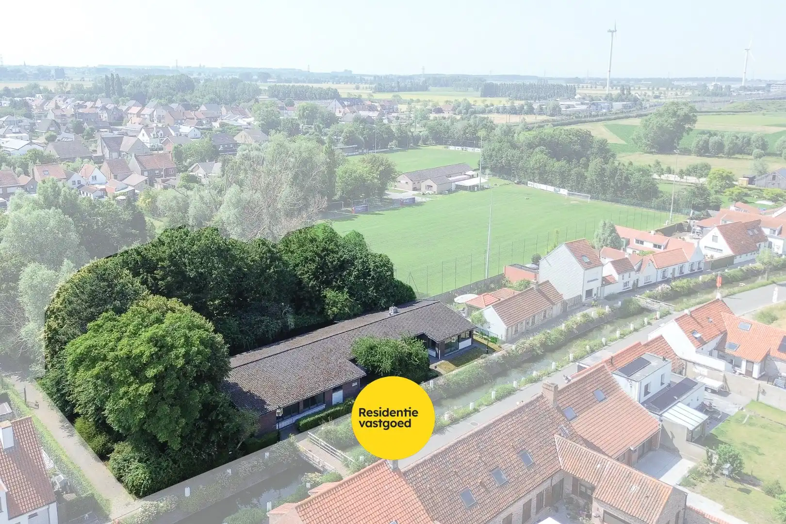 Voormalig dienstencentrum met ruime indeling en residentieel potentieel - Lissewege  foto {{pictureIndex}}