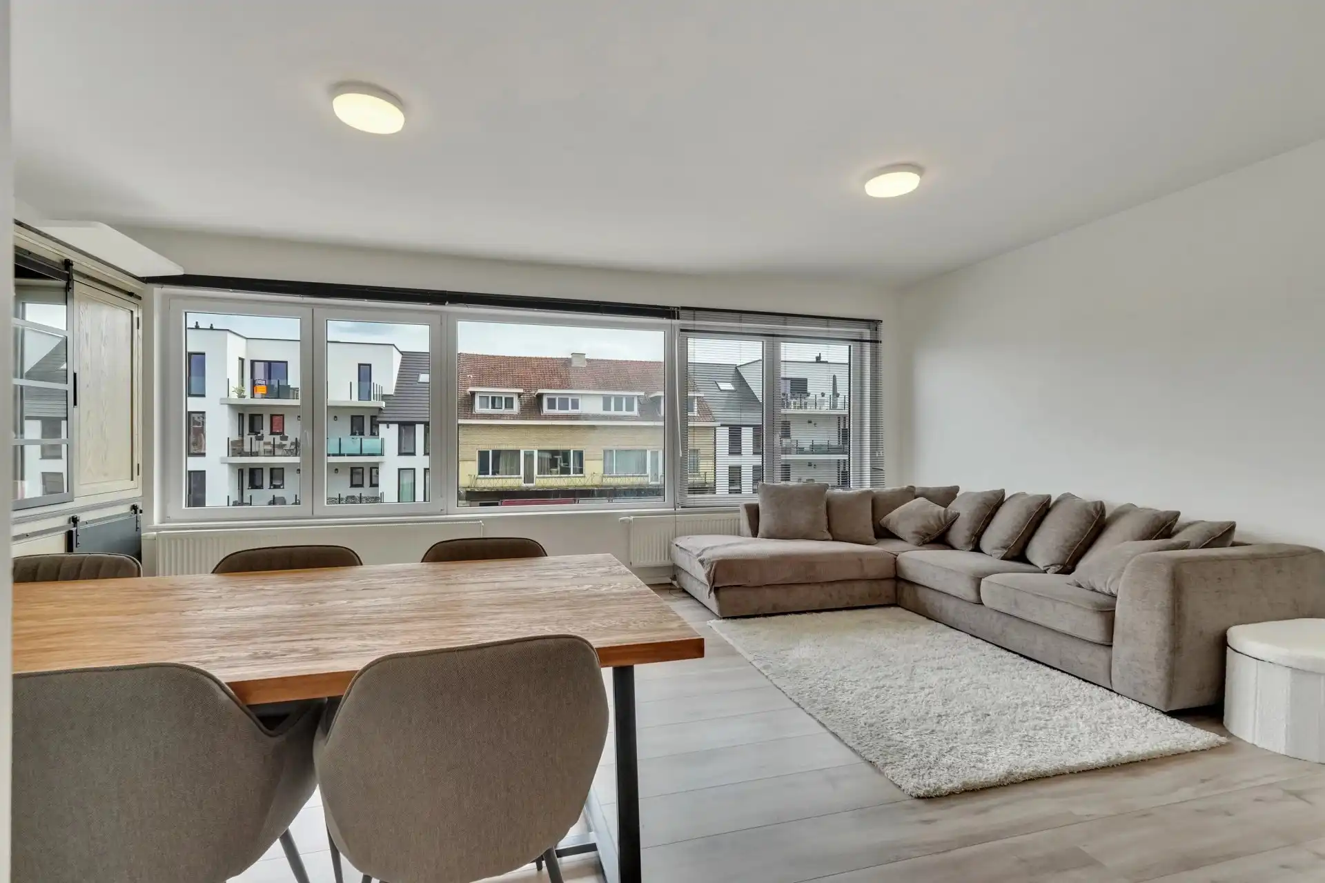 Appartement met 2 slaapkamers, terras en parking foto 2