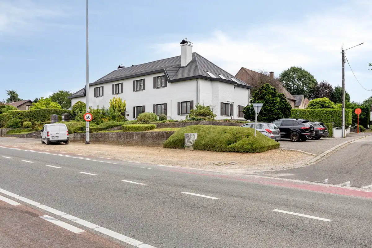 ROYALE WONING MET DOKTERSPRAKTIJK TE BILZEN HOESELT. foto 2