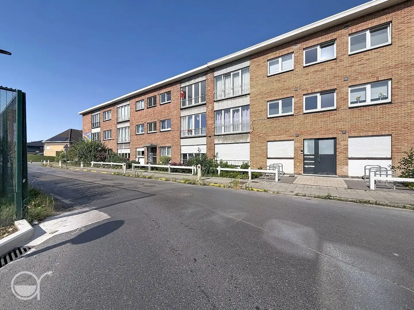 Rustig gelegen appartement met één slaapkamer, bureau en garagebox foto 10
