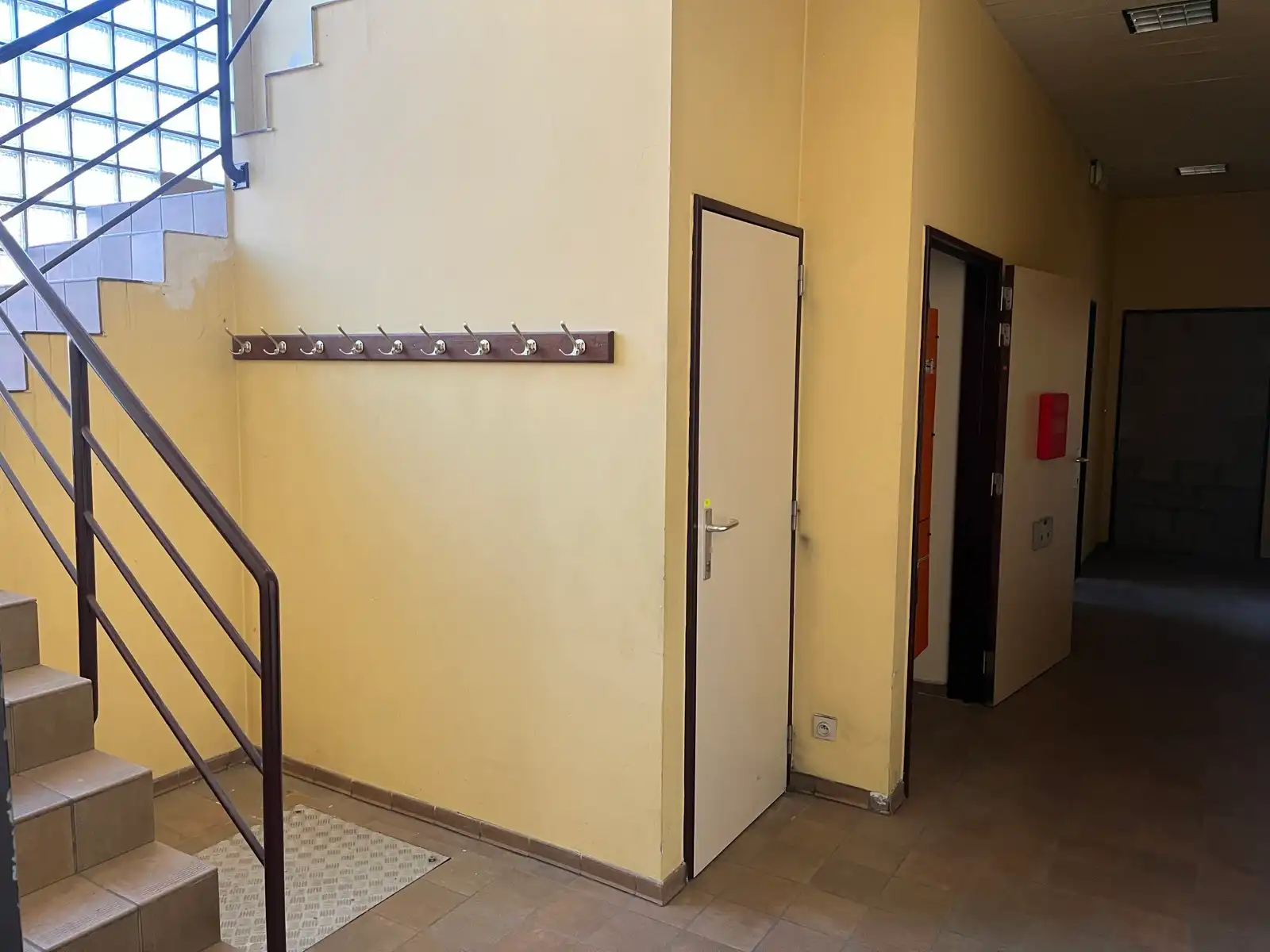 Opsplitsbare polyvalente handelsruimte met parking foto 13