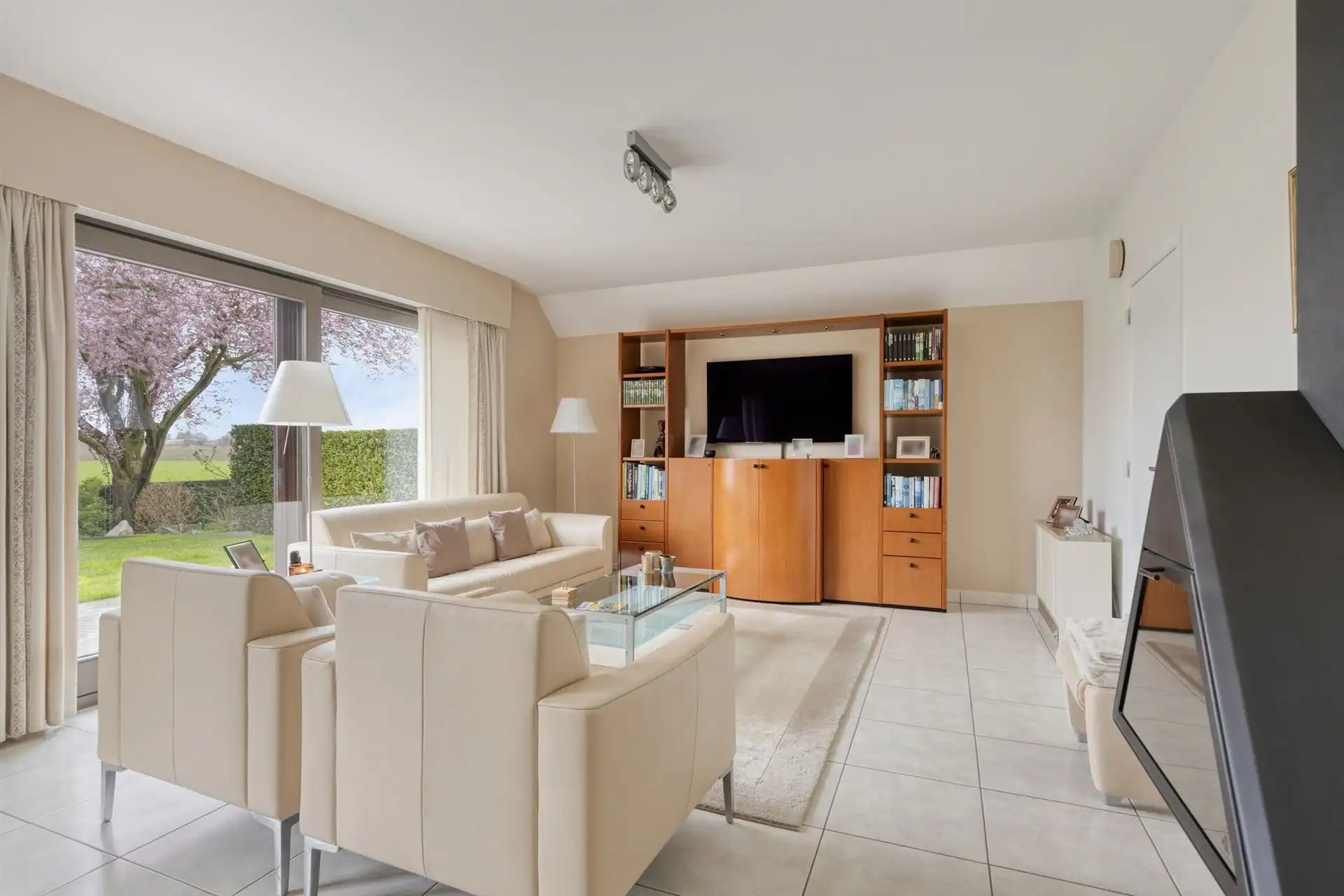 Instapklare woning met 3 slaapkamers en tuin.  foto 3