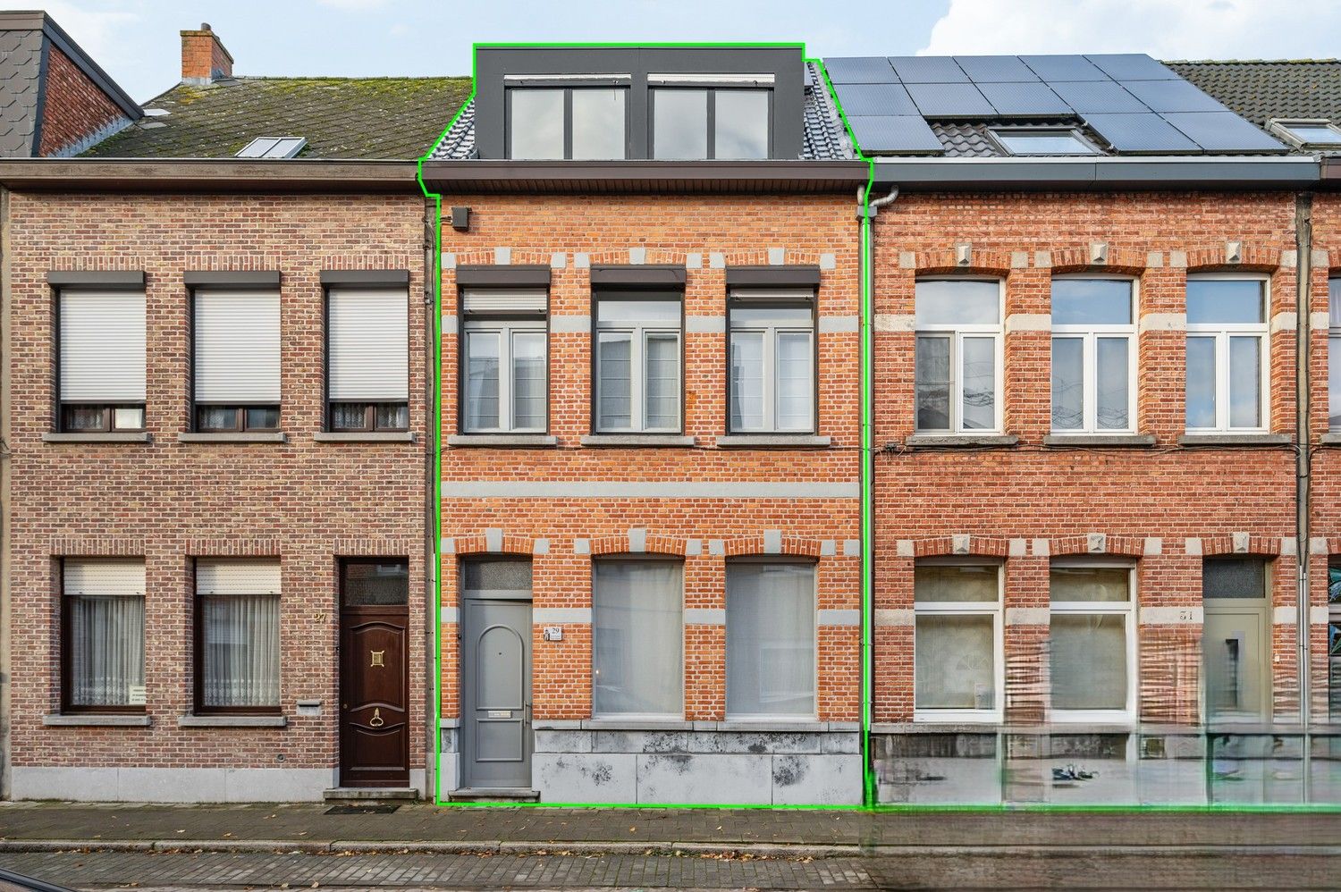 Ruime, instapklare woning met 4 slaapkamers en tuin met terras te koop te Lier foto {{pictureIndex}}