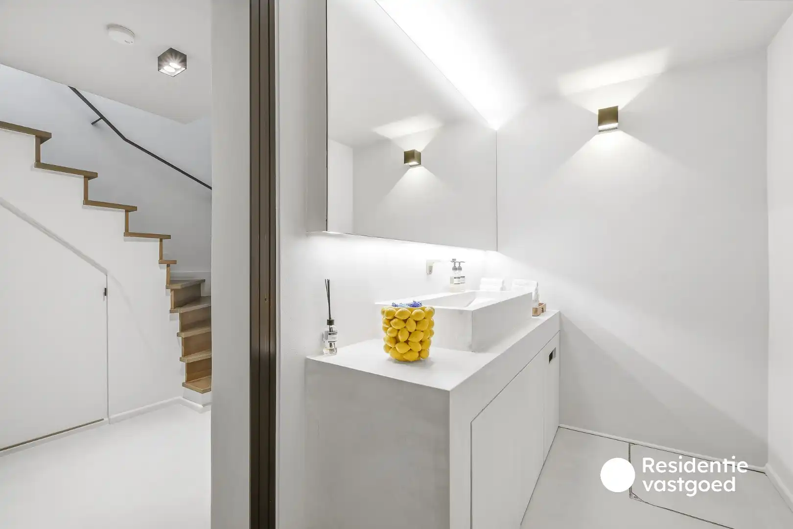 Wonen boven, ondernemen beneden: volledig gerenoveerd restaurant met luxueuze woonst in hartje De Haan foto 33