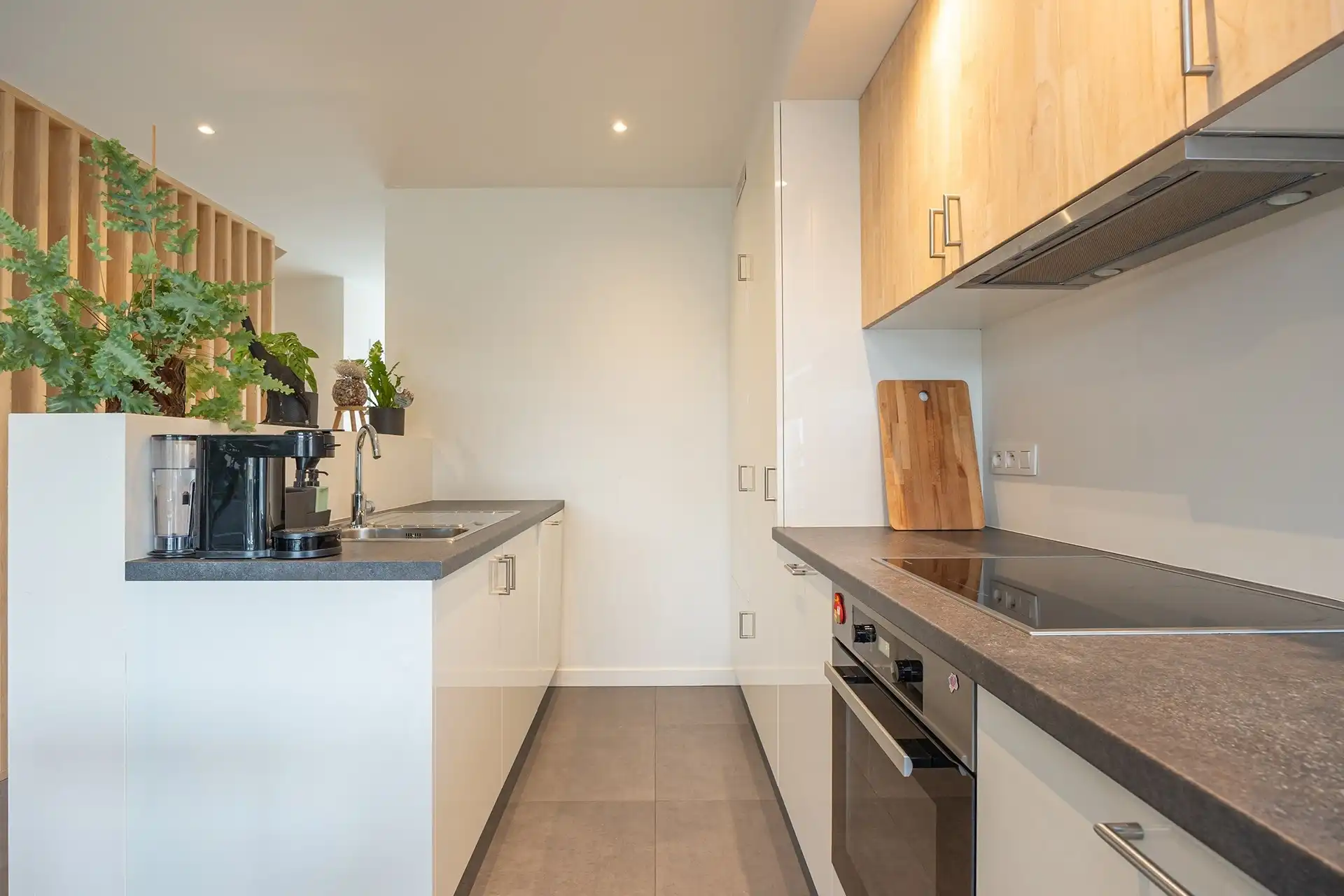 Recent triplexappartement met 2 slaapkamers en carport foto 7