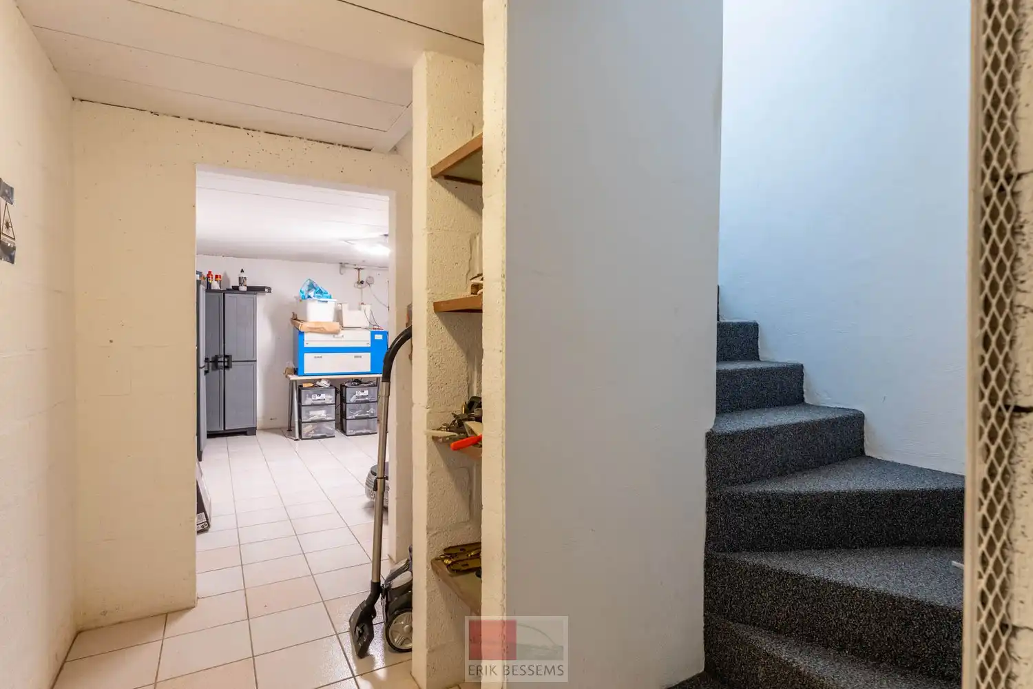 Vrijstaande woning gelegen op een royaal perceel van maar liefst 990 m² en beschikt over een bewoonbare oppervlakte van circa 221 m² foto 30