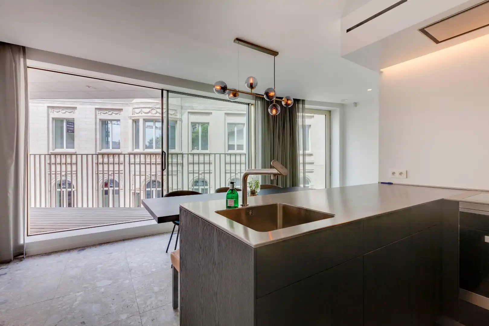 Gemeubeld en luxueus appartement  met parking te Kouterdreef  foto 7