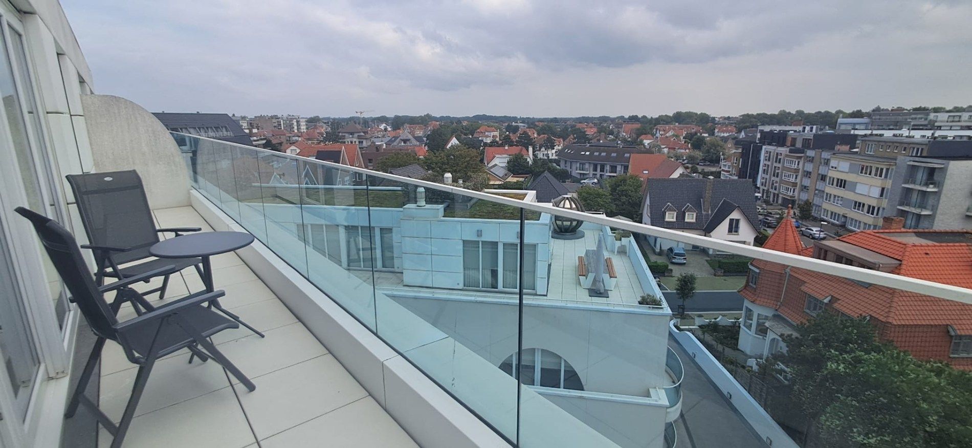 PRACHTIG NIEUWBOUWAPPARTEMENT TE HUUR OP 100 M. VAN DE ZEEDIJK foto 3