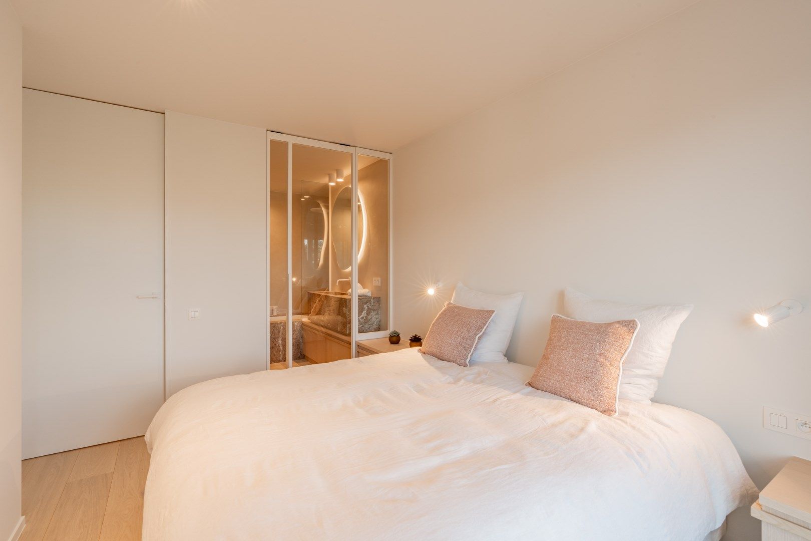 Luxueus gerenoveerde penthouse met groot zonneterras op wandelafstand van het Albertplein foto 13