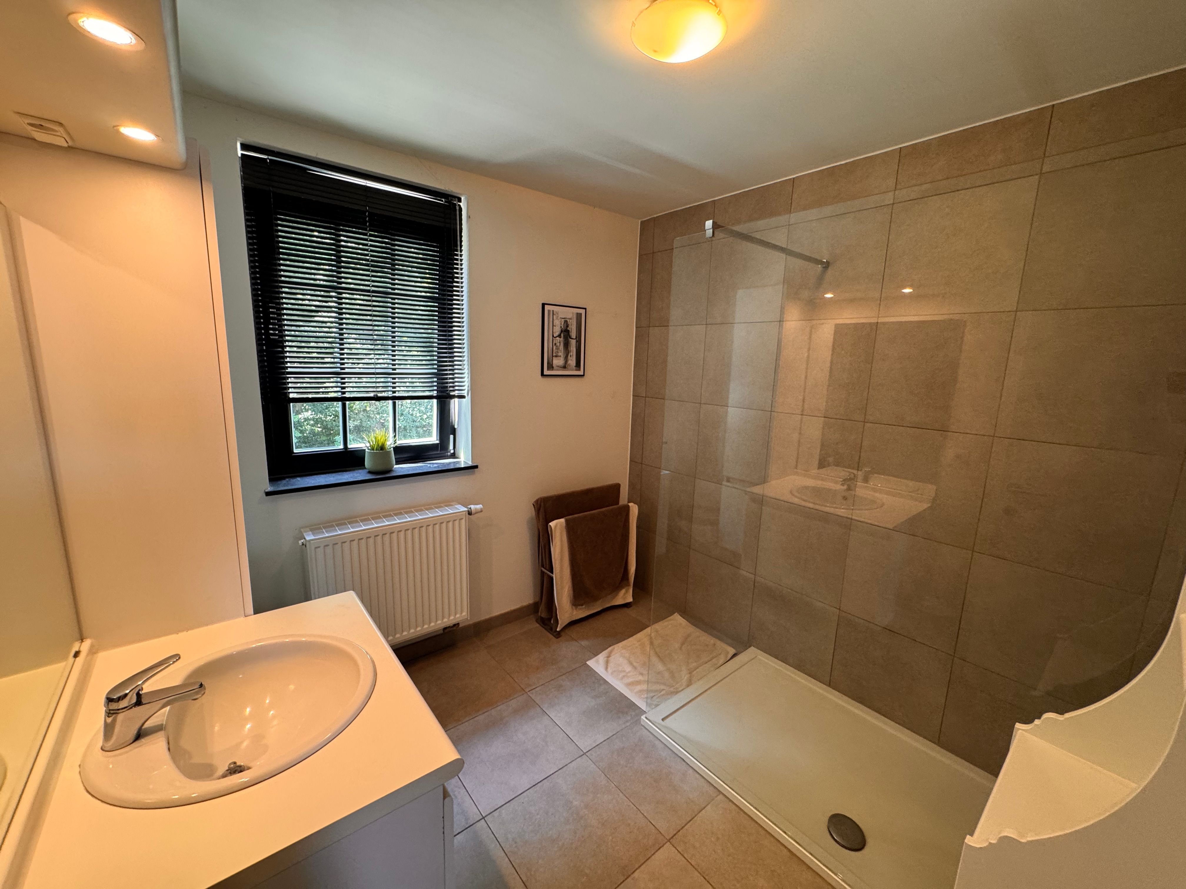 --- NIEUW --- Mooie, rustig gelegen en vlot bereikbare nieuwbouwwoning foto 12
