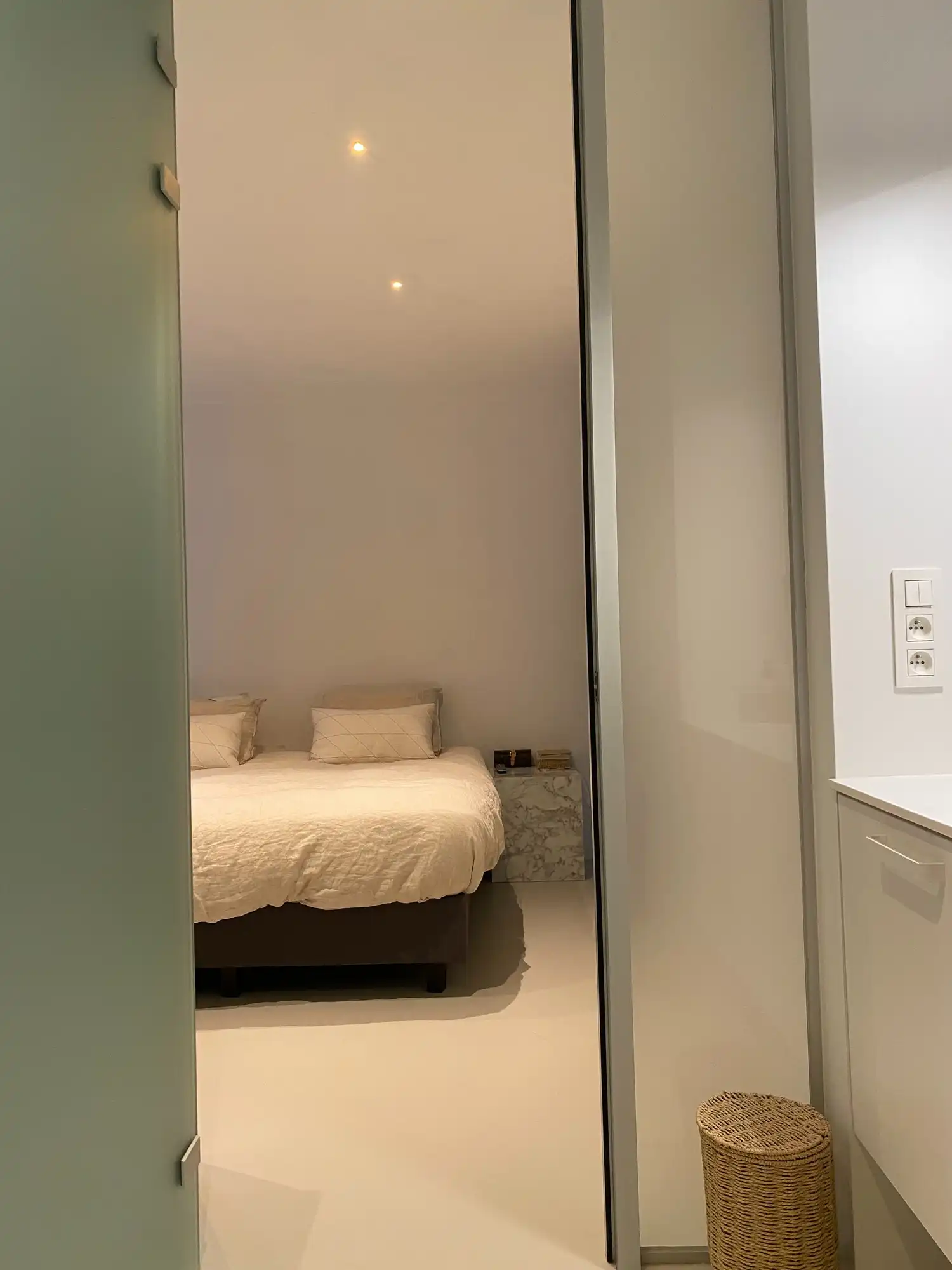 Recent geschilderd appartement in centrum | Henri Lebbestraat foto 7