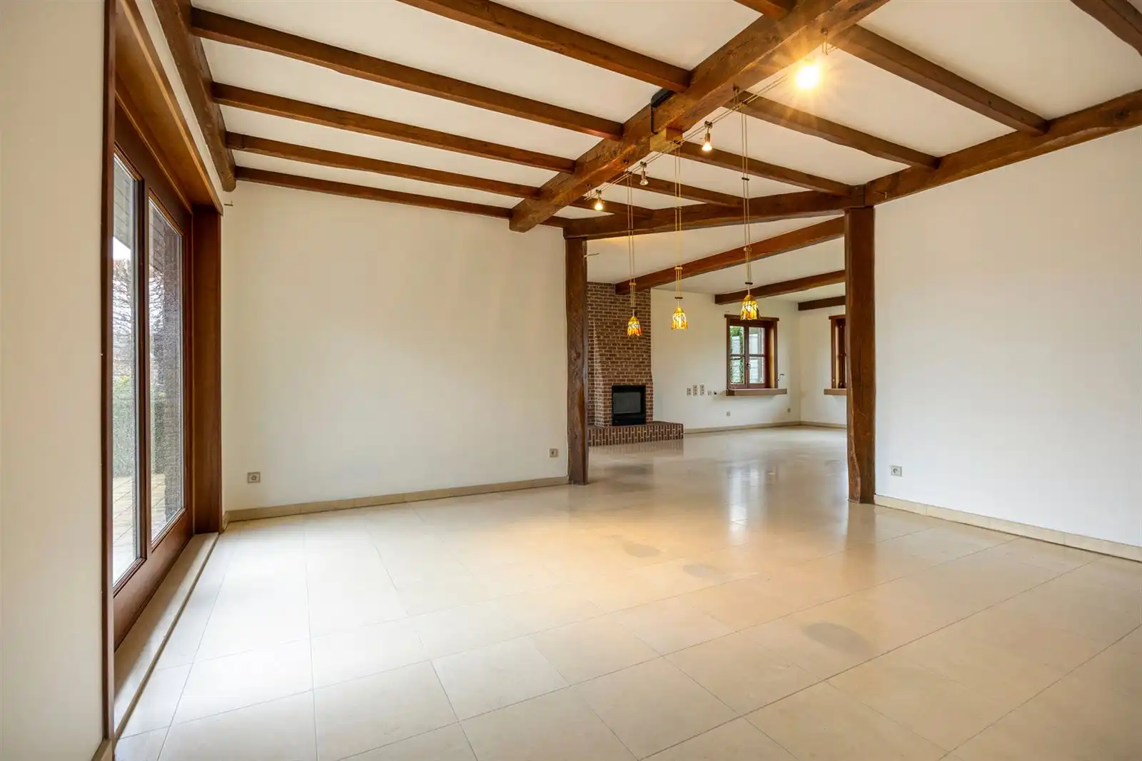 Riante open bebouwing in rustige straat foto 12