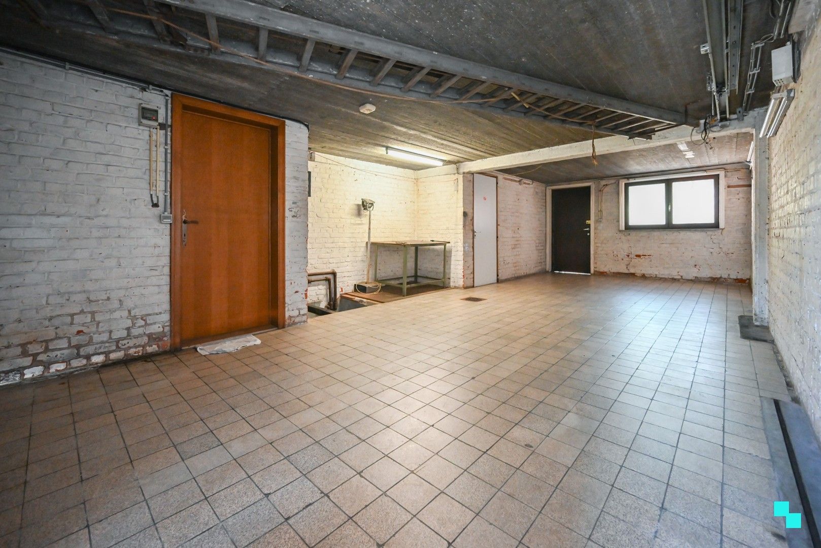 Eéngezinswoning met inpandige garage nabij centrum Izegem foto 4