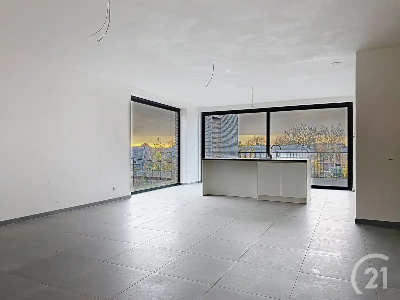 Prachtige nieuwbouwwoning in heel rustige straat te koop! foto 5