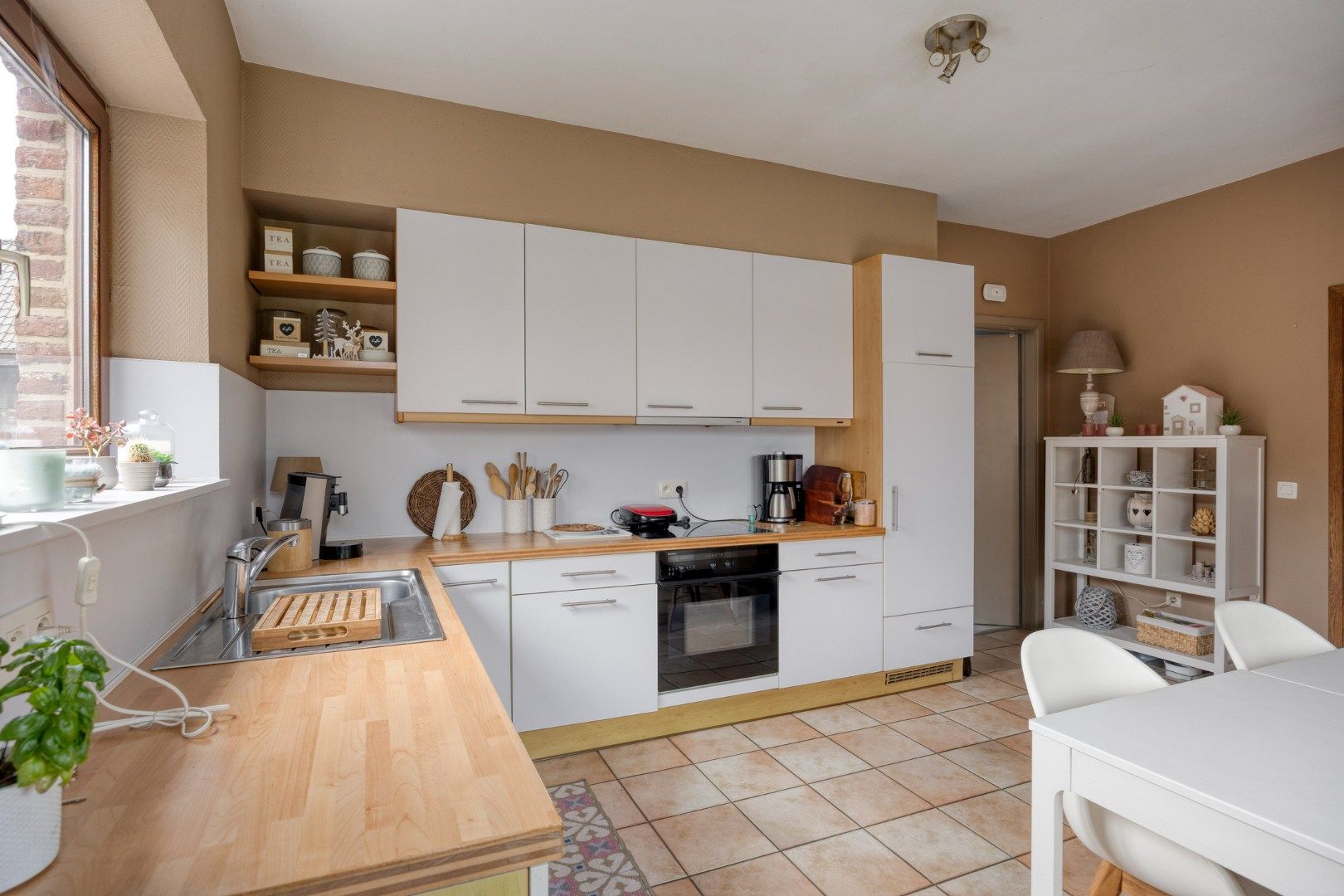 Grote woning met mooie tuin en 2 garages in Tongeren-Vreren foto 11