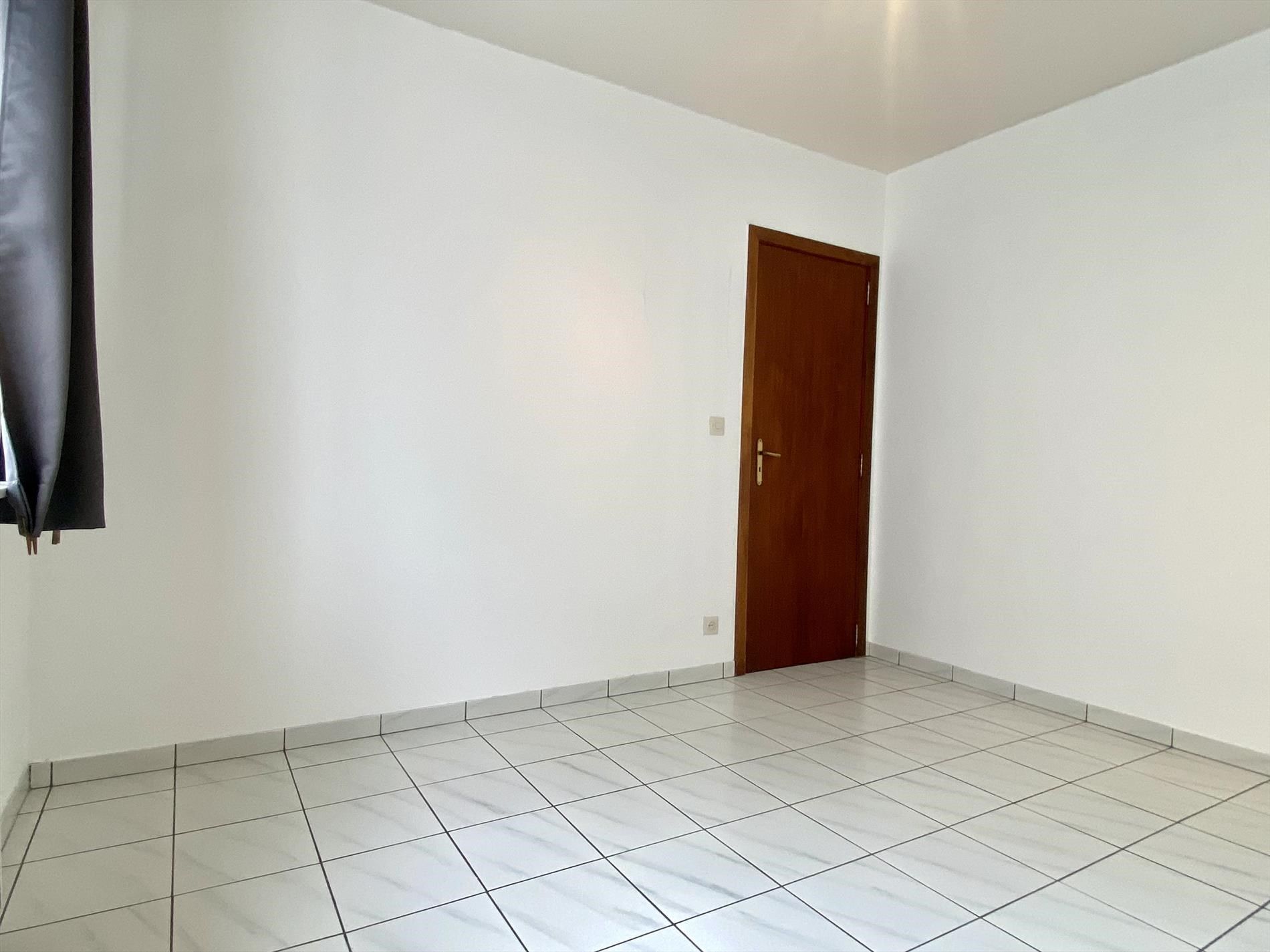 Ruim appartement met garage te huur in Harelbeke foto 12