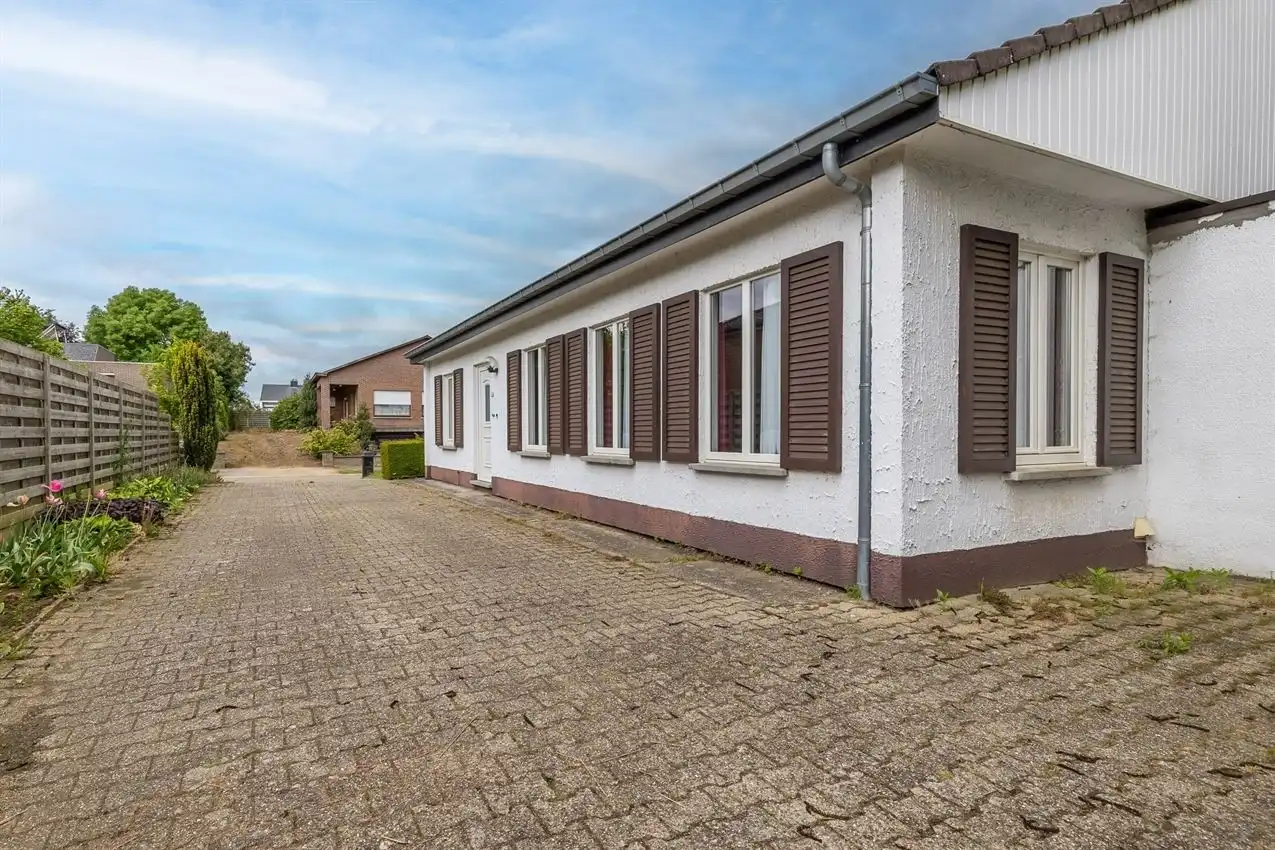 Gelijkvloers, toplocatie, prima indeling, label D, prachtige boom foto 10