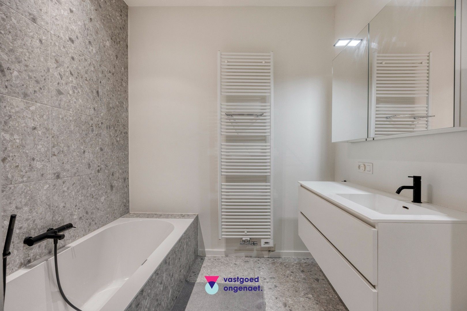 Exclusieve penthouse met zicht op water en stad foto 13