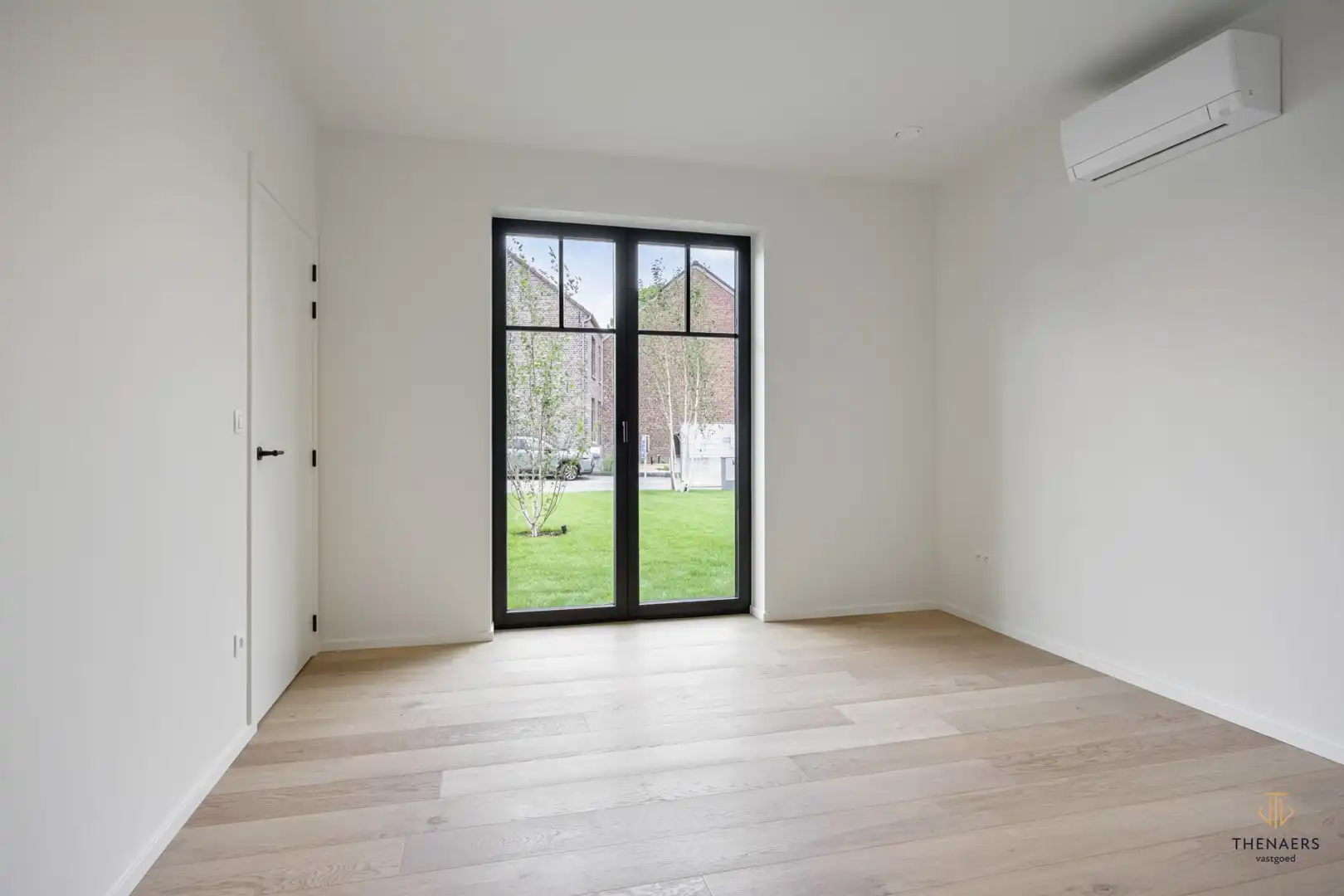 LOT 4 - Instapklare "luxe" en "energiezuinige" nieuwbouwwoning met 4 slaapkamers en 2 badkamers. foto 9